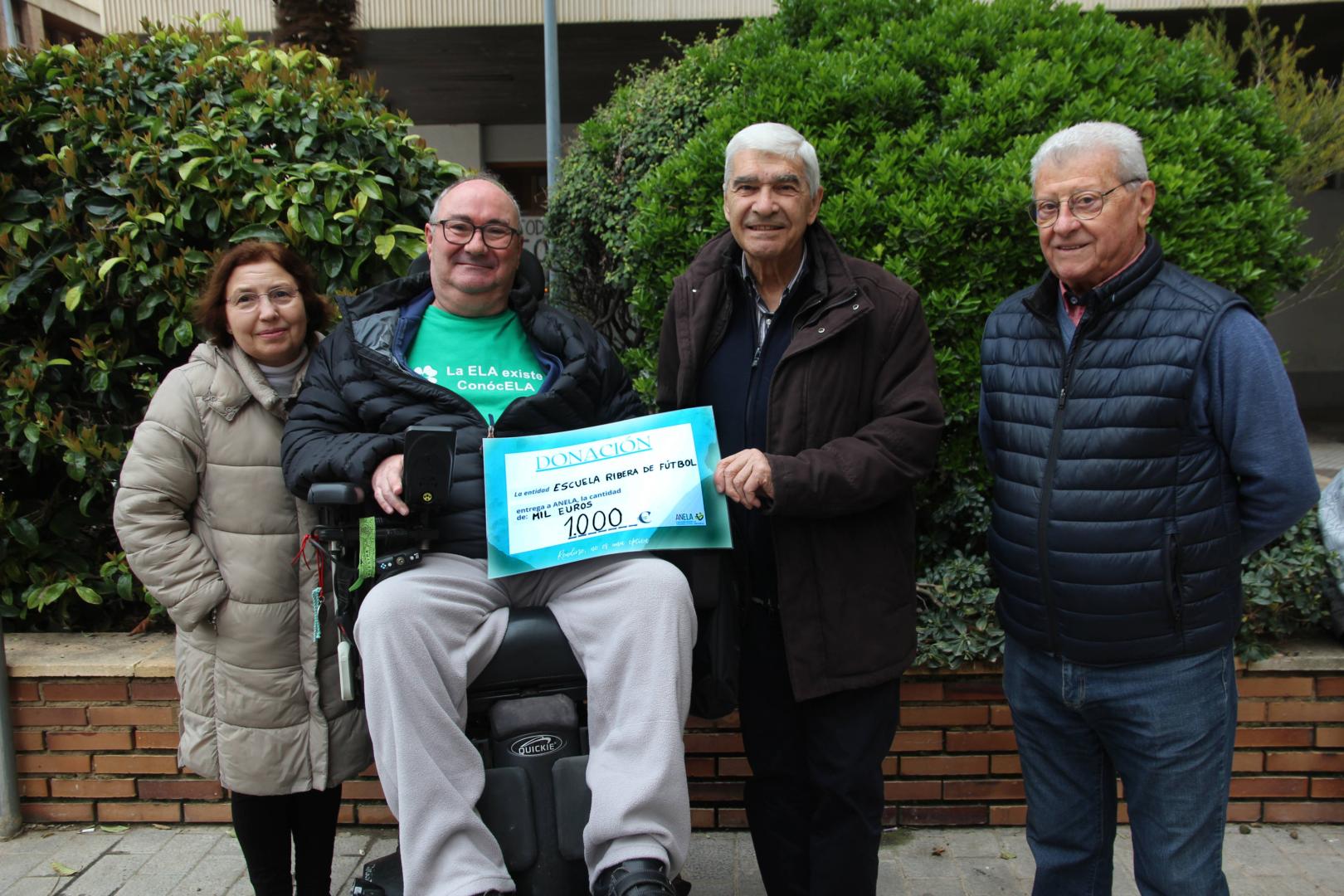 Ángel Álava y Chus Rodríguez, en el centro, junto a Ana José Saso (esposa de Álava) y Diego Carmona