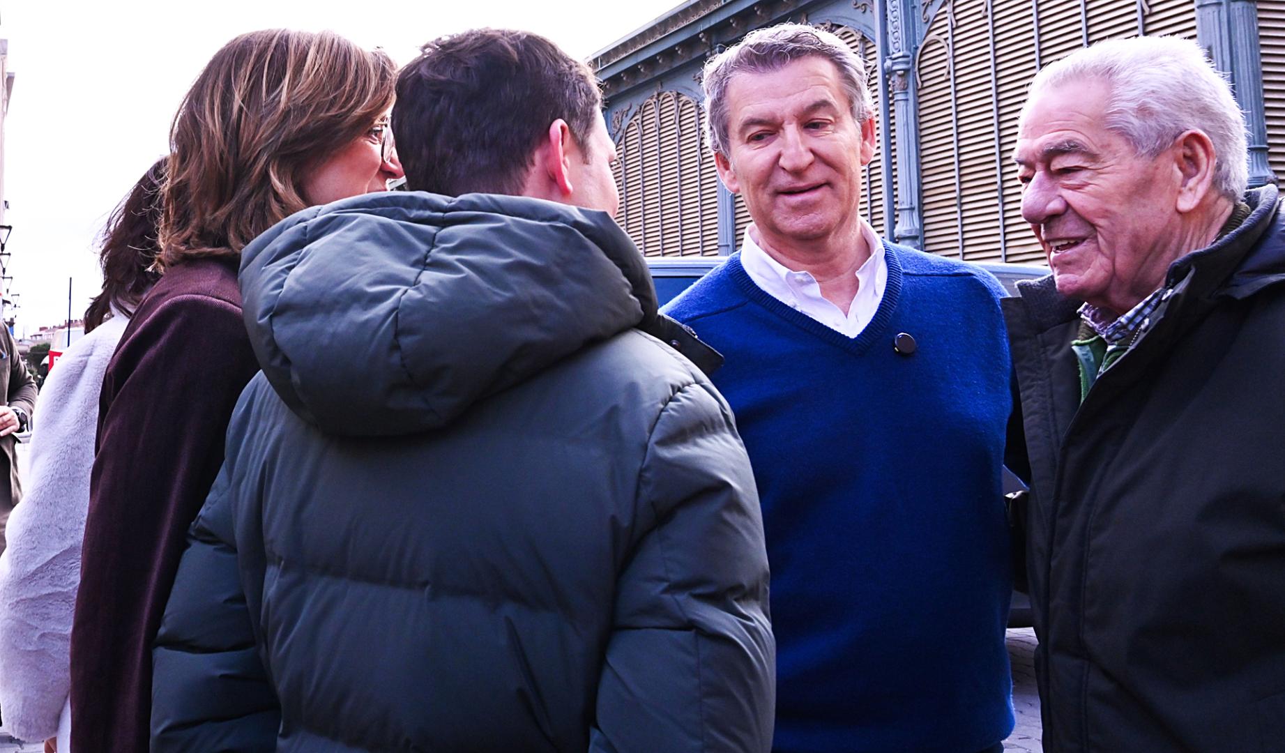 El presidente del Partido Popular, Alberto Núñez Feijóo, asiste a un desayuno con afiliados en Palencia