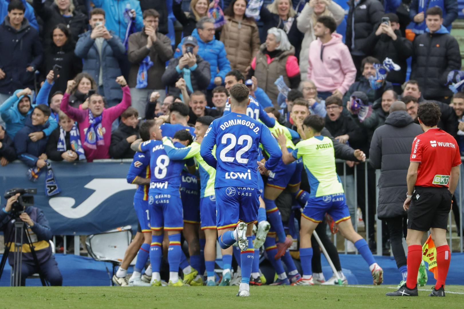 Los jugadores del Getafe celebran el segundo gol de su equipo ante el Betis