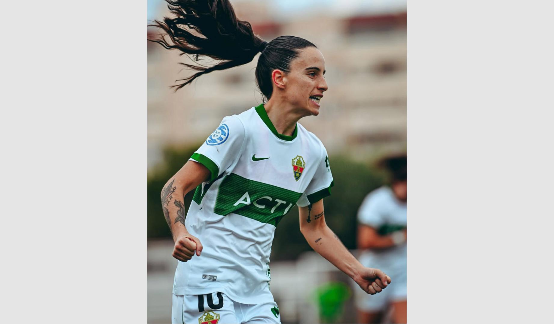 Carlota Ursúa celebra uno de los goles