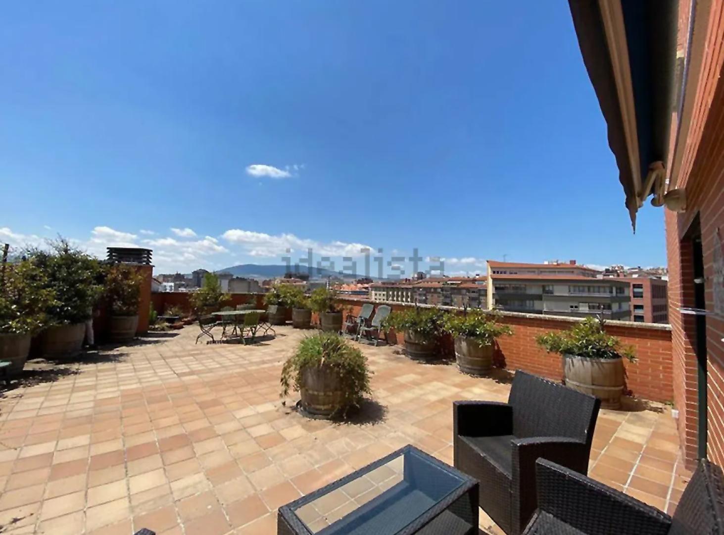 Terraza con vistas sobre el sur de Pamplona