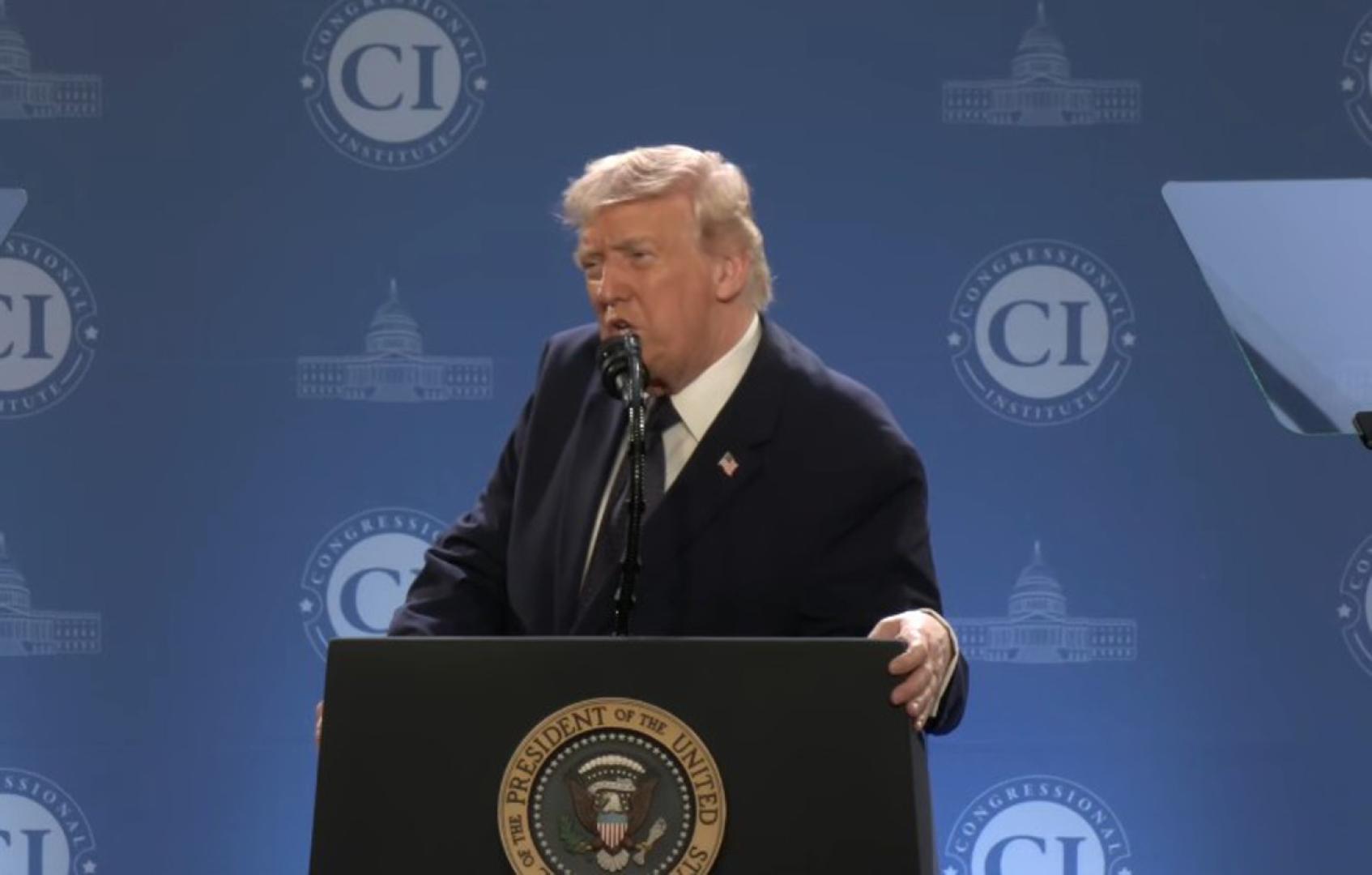 Captura de vídeo de una transmisión de la Casa Blanca del presidente de Estados Unidos, Donald Trump, durante una declaración este lunes, desde Miami