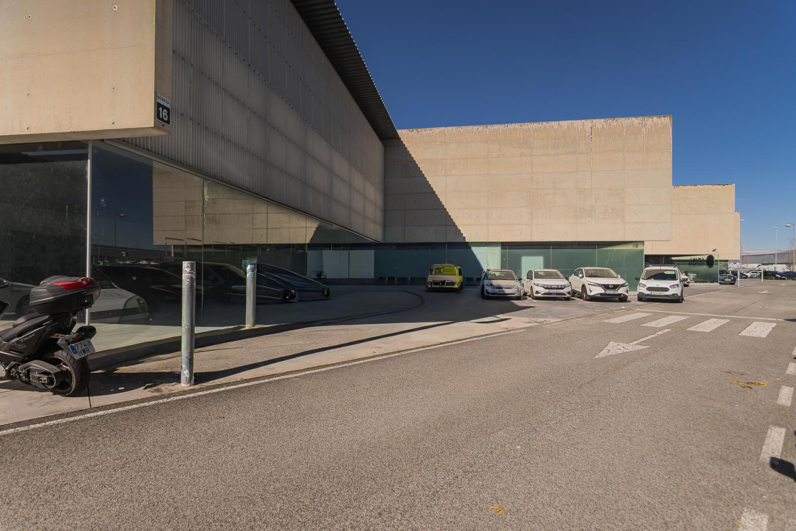Nave premium en Tajonar:1.400 m² de eficiencia