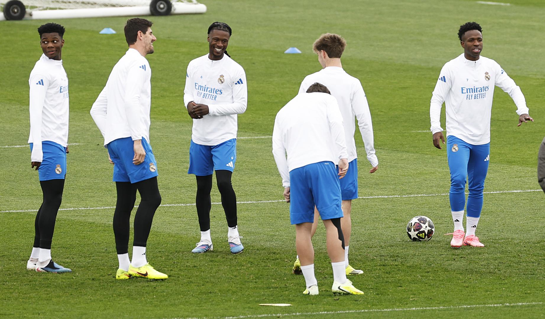 Los jugadores del Real Madrid se ejercitan en la previa al choque contra el Manchester City en la Ciudad Deportiva