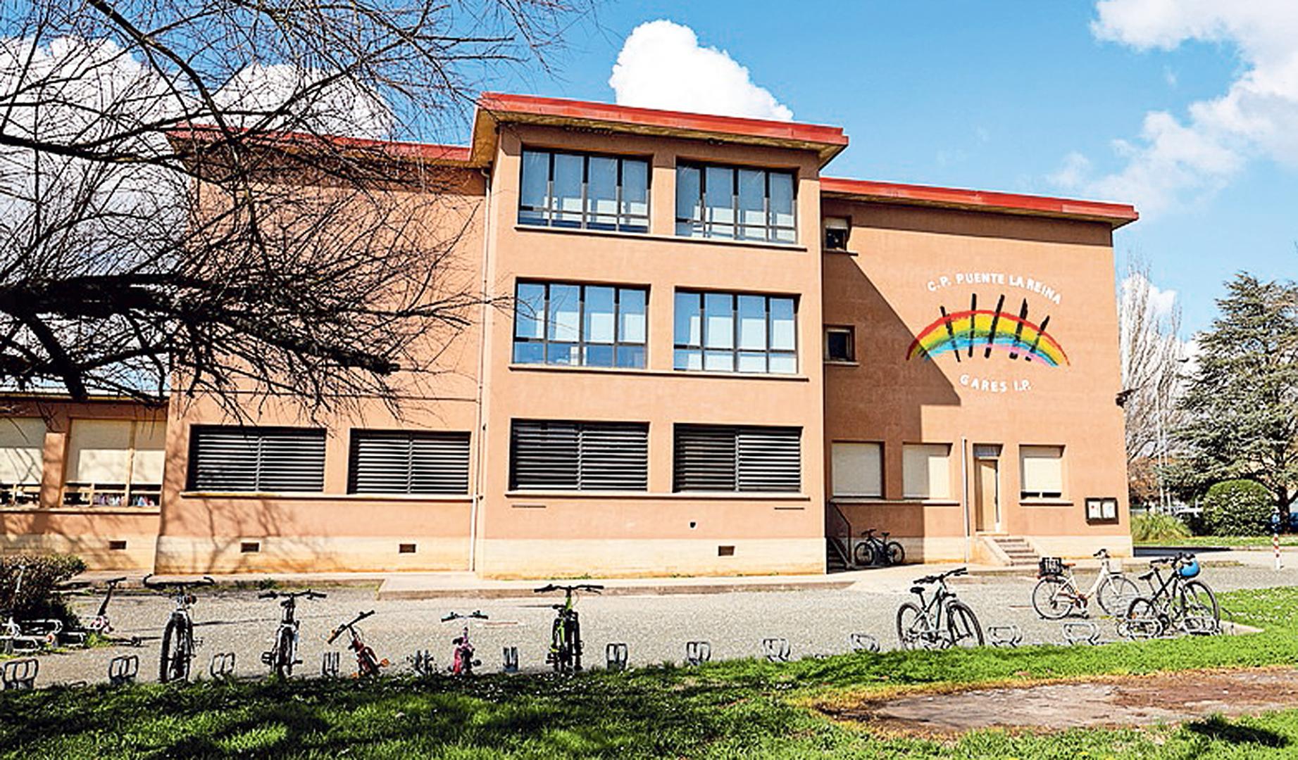 Exterior del colegio público de Puente la Reina