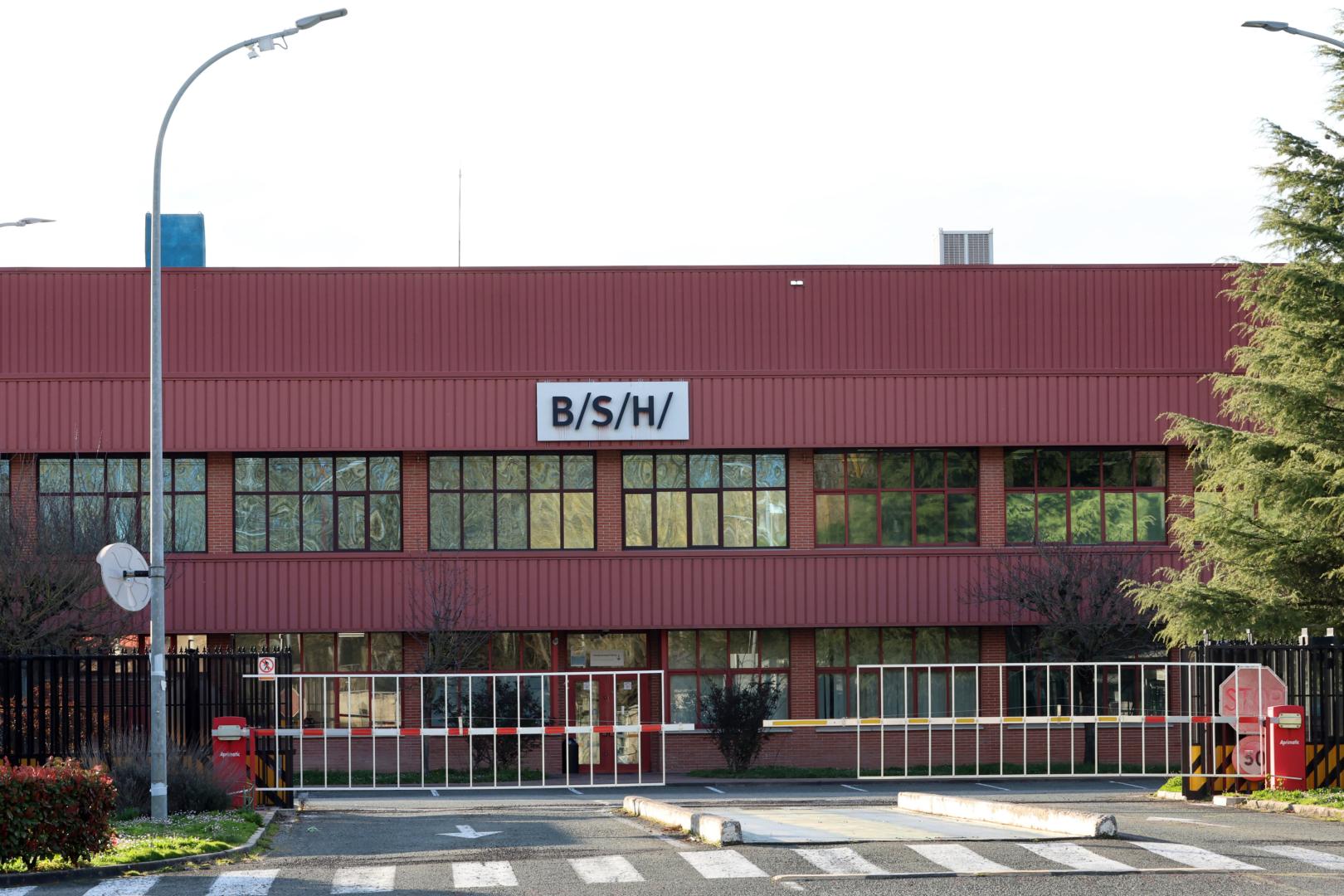 *A: JOSE CARLOS CORDOVILLA *F: 10-03-2026 *P: *L: ESQUIROZ *T: PLANTA DE BSH CERRADA. POSIBLE UBICACION NUEVA EMPRESA HITHIUM DE BATERIAS CHINAS