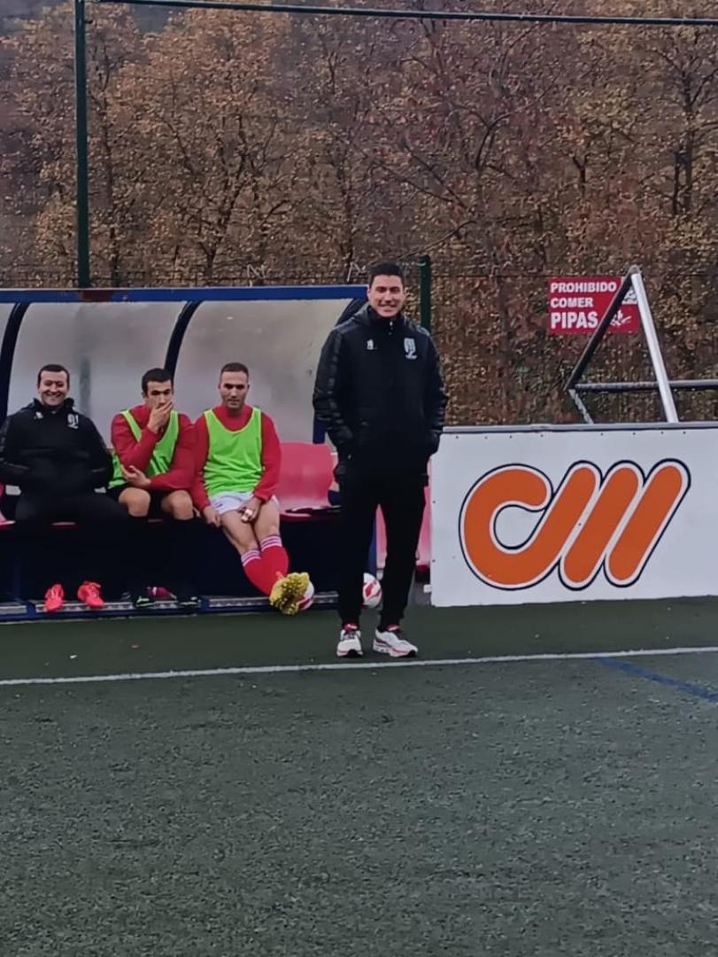 El pamplonés, en el banquillo del Doneztebe en Autonómica