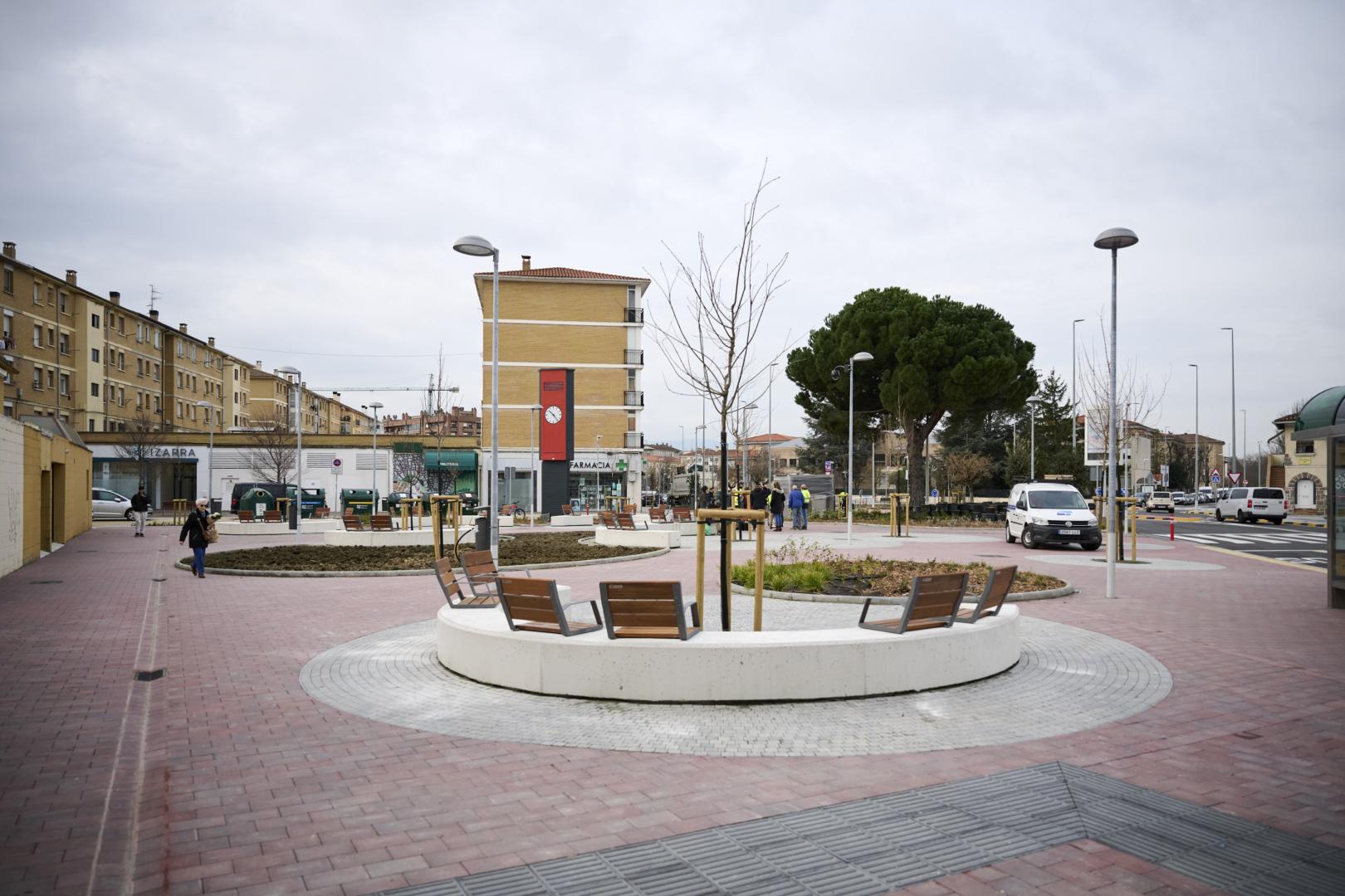 Plaza del reloj en la Txantrea
