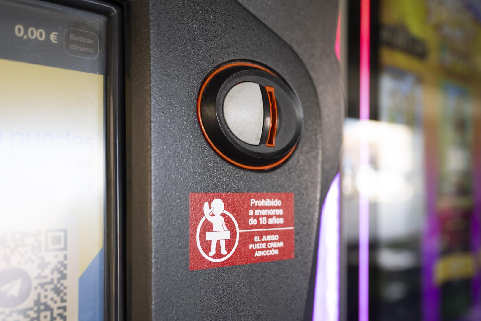 Prohibición de uso en máquinas de apuestas a menores de 18 años
