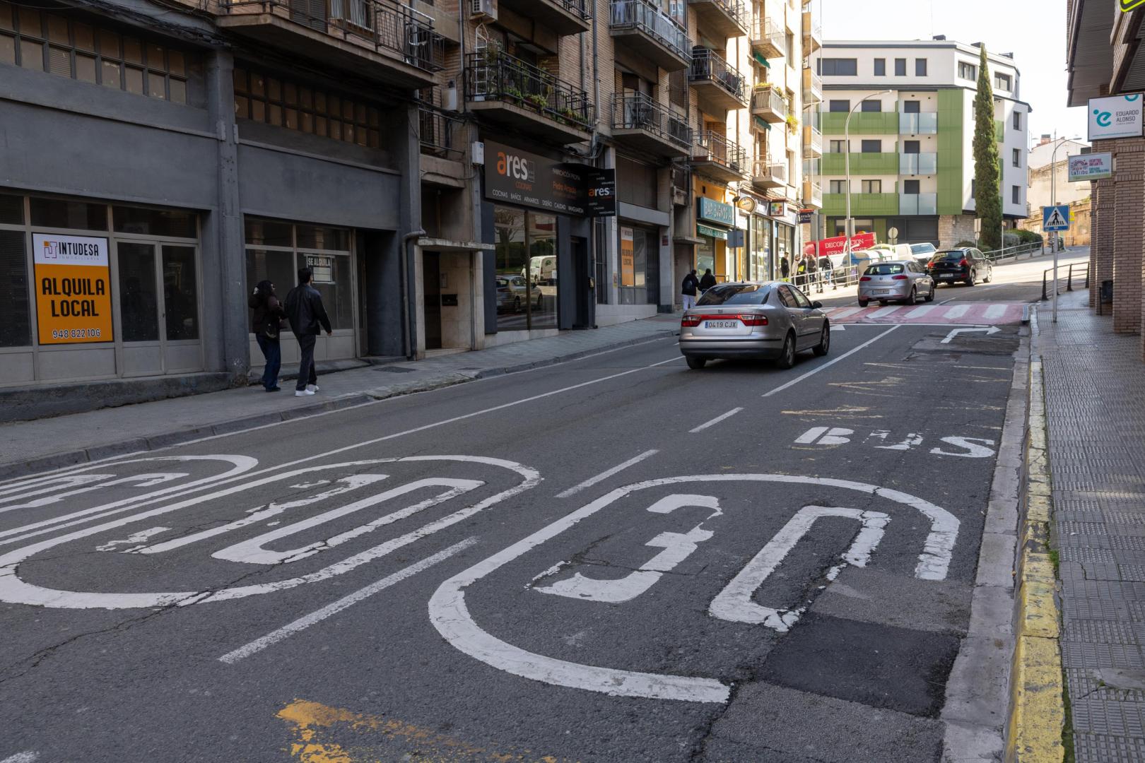 Imagen de la calle Díaz Bravo, una de las previstas en el plan de reasfaltado de Tudela para este año