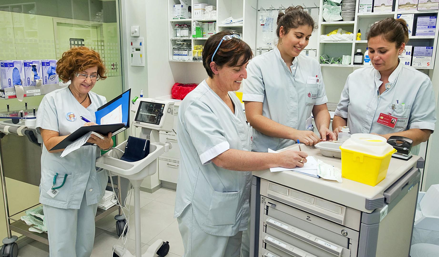 Personal sanitario del SNS-O en su puesto de trabajo