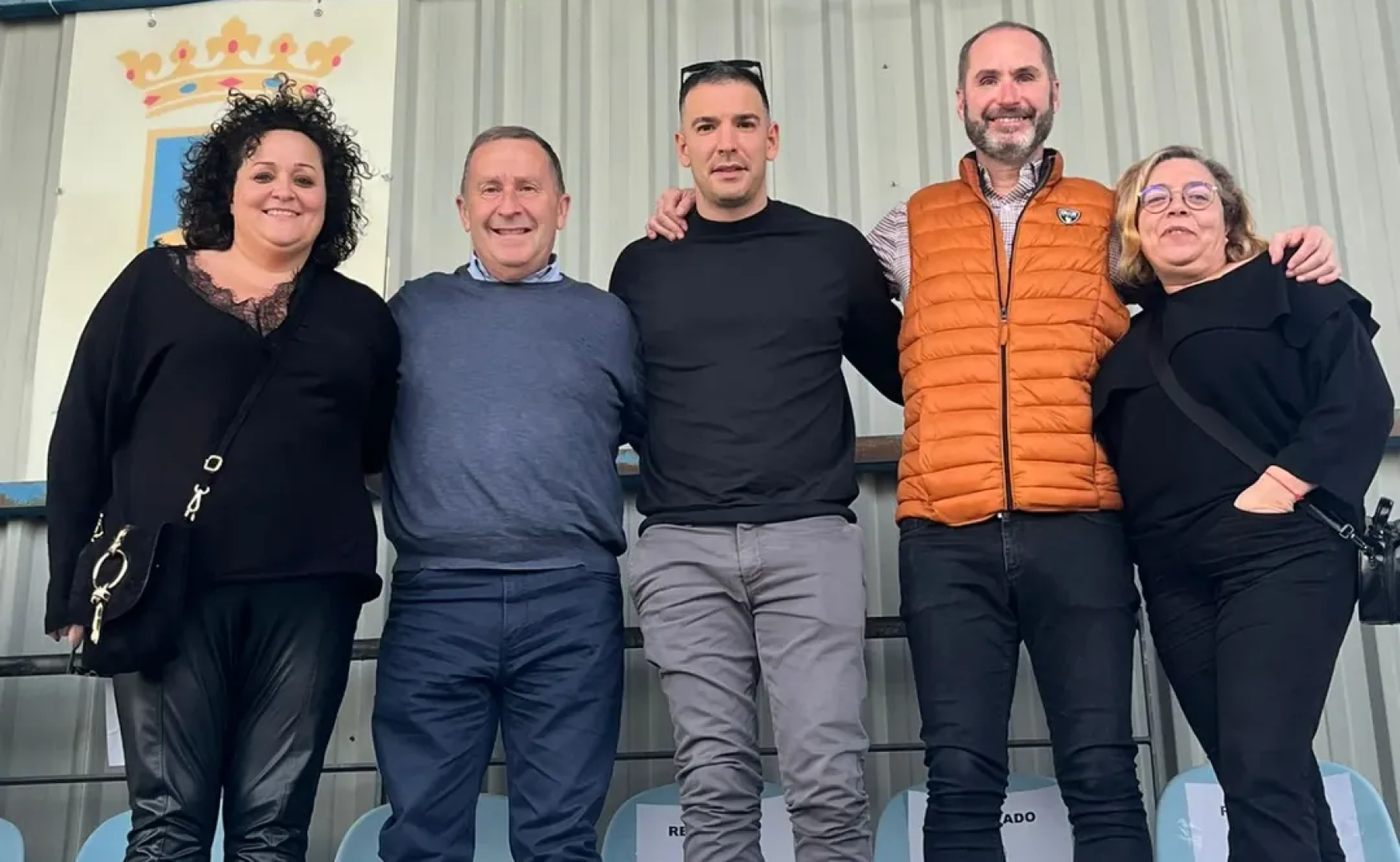 Beatriz Armendáriz, la primera por la izquierda, junto a miembros de la FNF