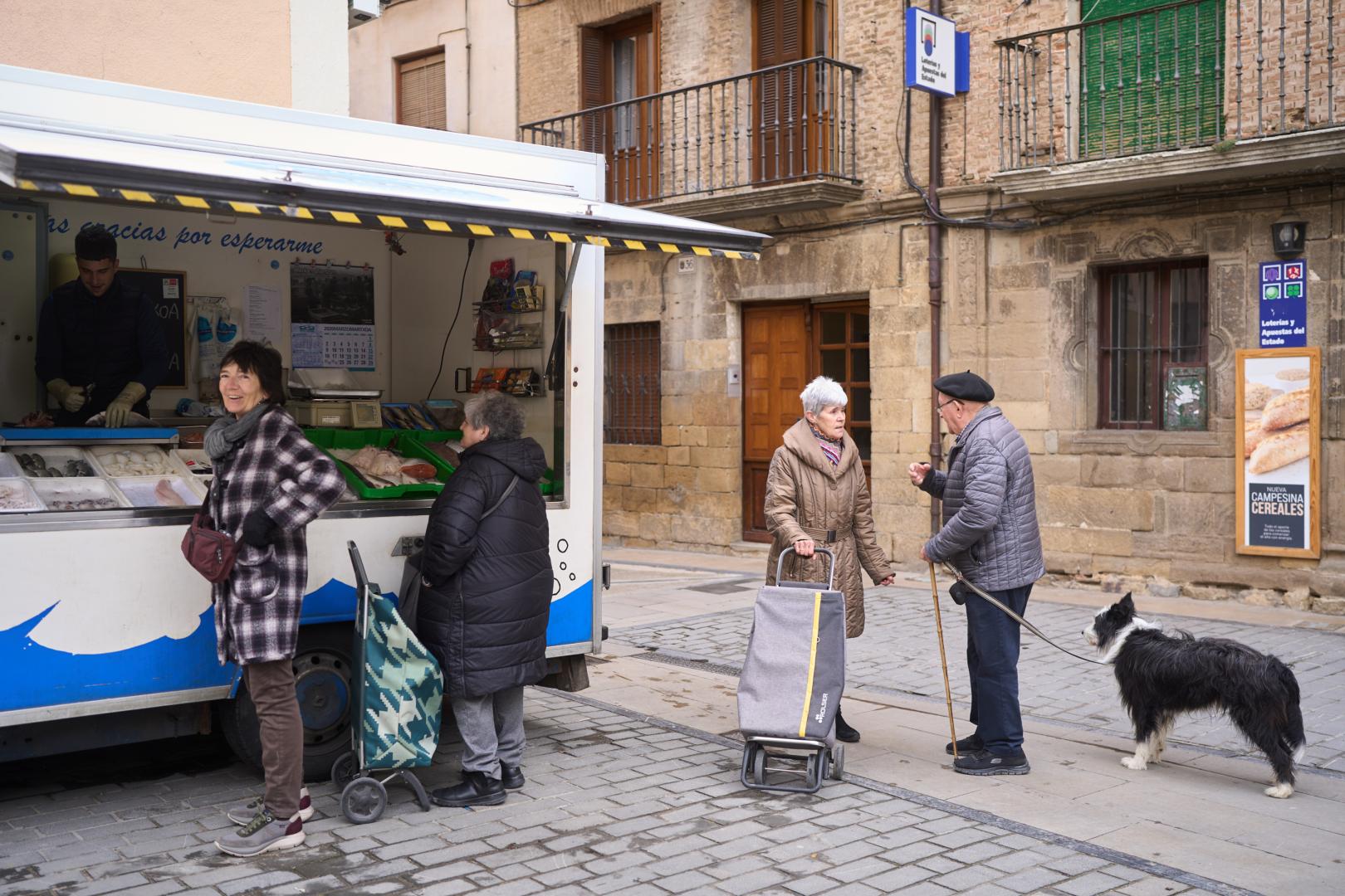 Pescadería ambulante en la localidad de Lumbier