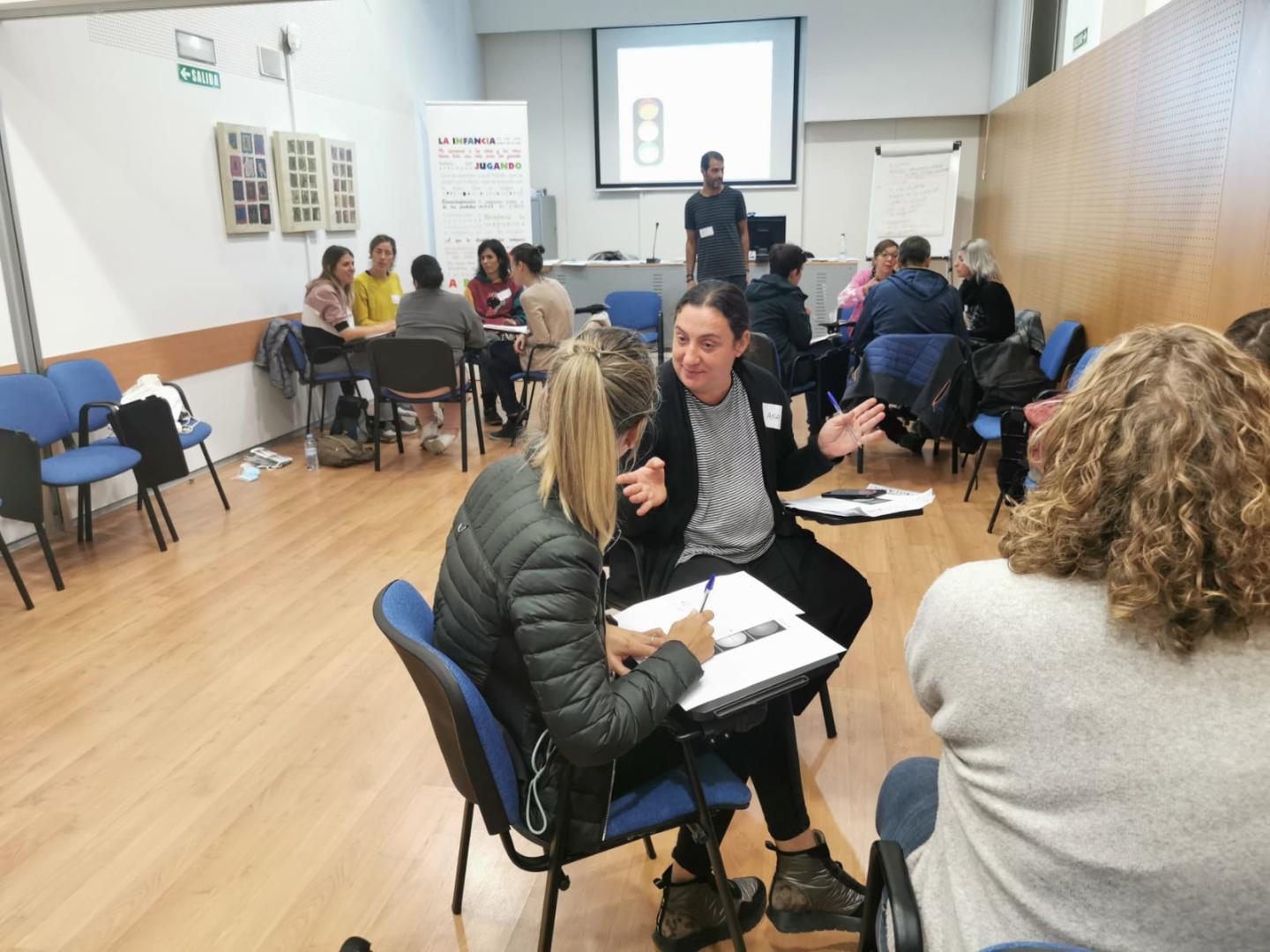 La Escuela de Salud es un espacio cercano y participativo donde compartir experiencias, aprender sobre las distintas temáticas que se proponen y adquirir herramientas útiles para el día a día