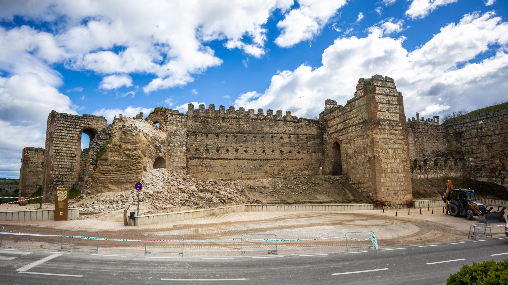 Una de las torres del castillo de Escalona, en la provincia de Toledo, se ha derrumbado en la mañana de este sábado sin causar daños personales
