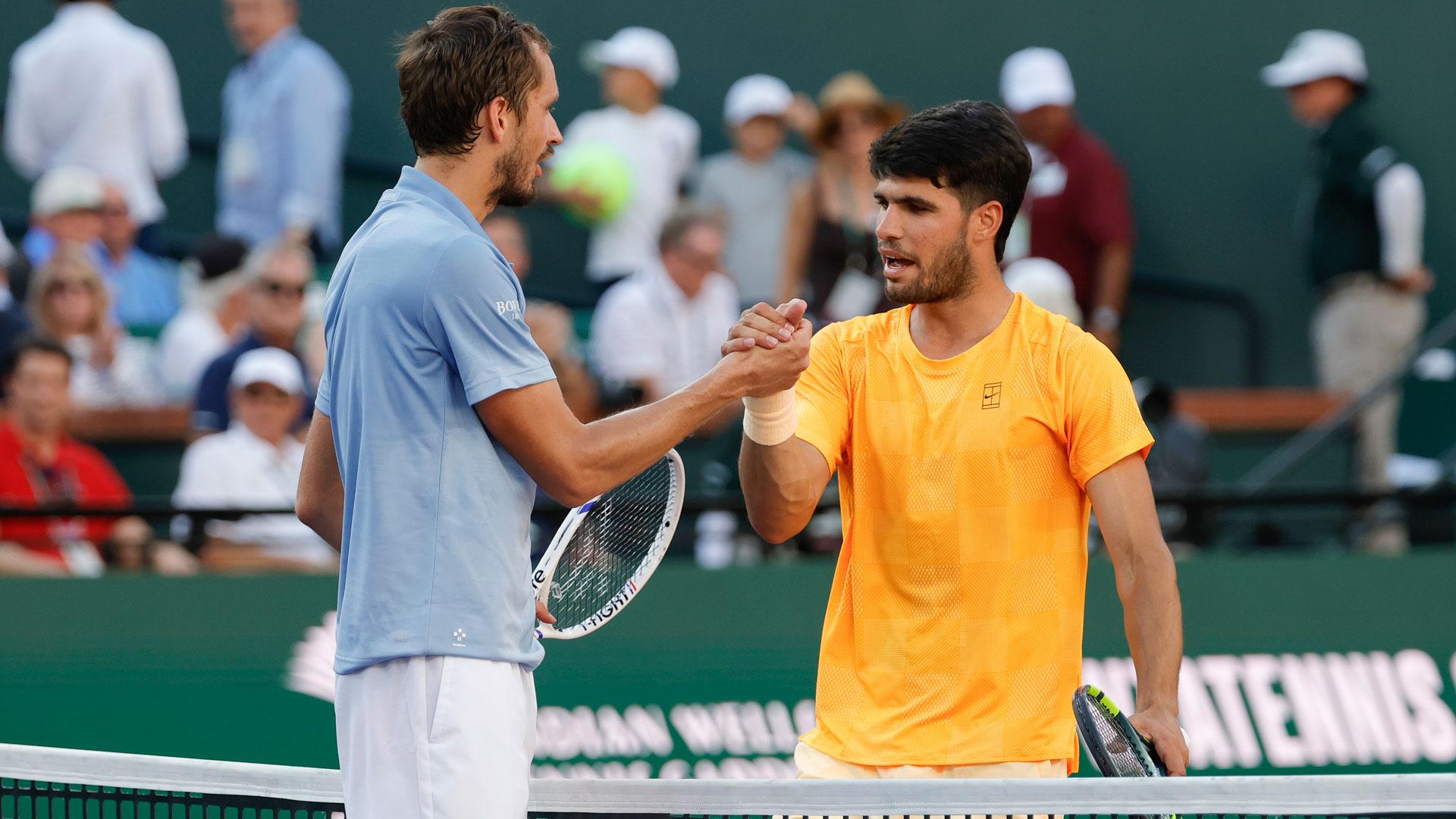 Carlos Alcaraz cayó derrotado contra el ruso Daniil Medvedev este sábado en el torneo ATP Masters 1000 de Indian Wells