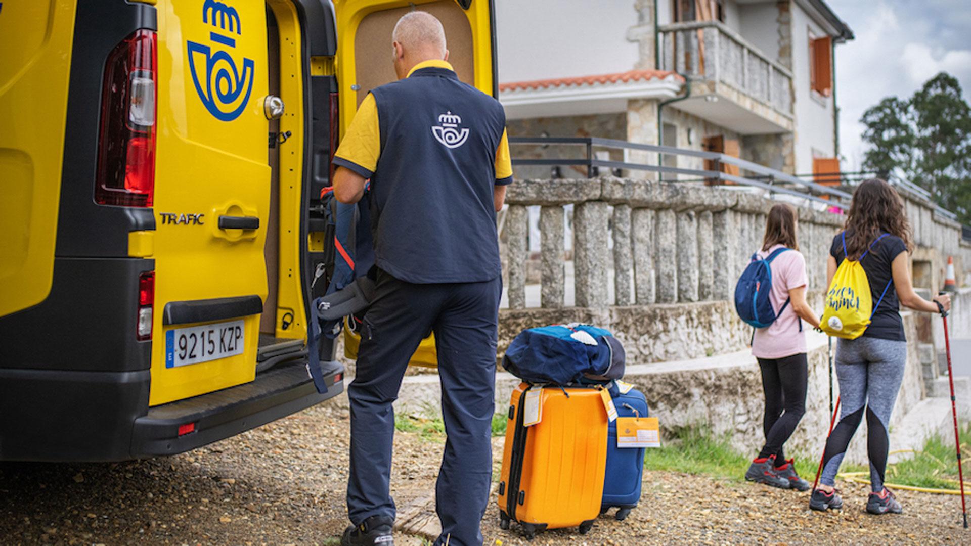 Correos reanuda en Navarra el transporte de mochilas del Camino Santiago