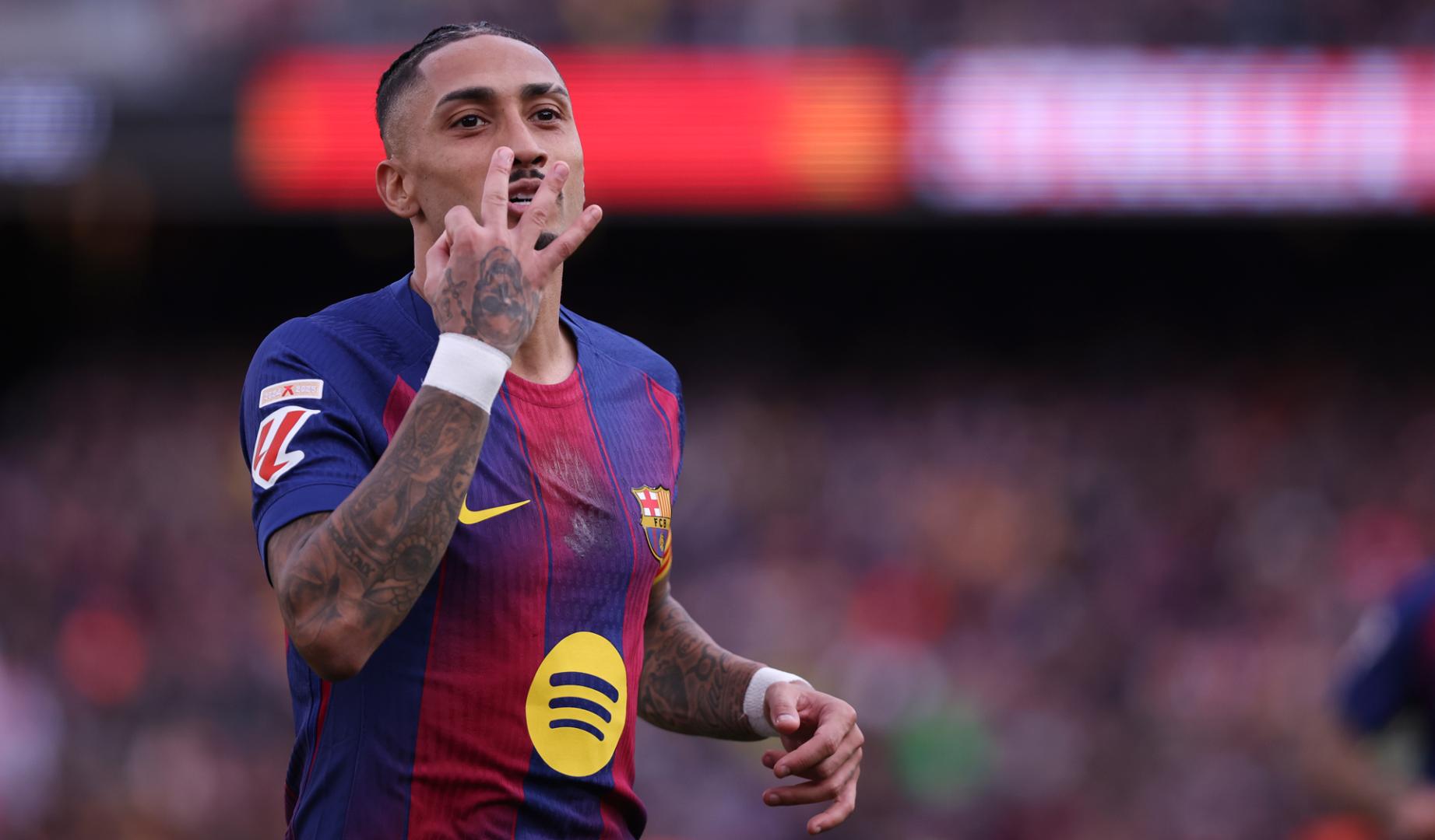 Raphinha celebra sus tres goles contra el Sevilla