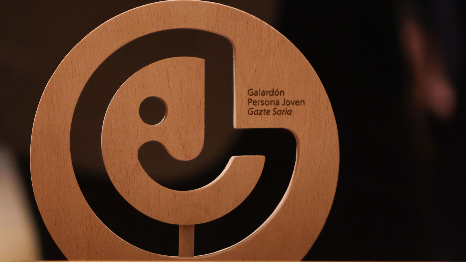 Trofeo que entrega el Instituto Navarro de la Juventud Galardones de Juventud 2026