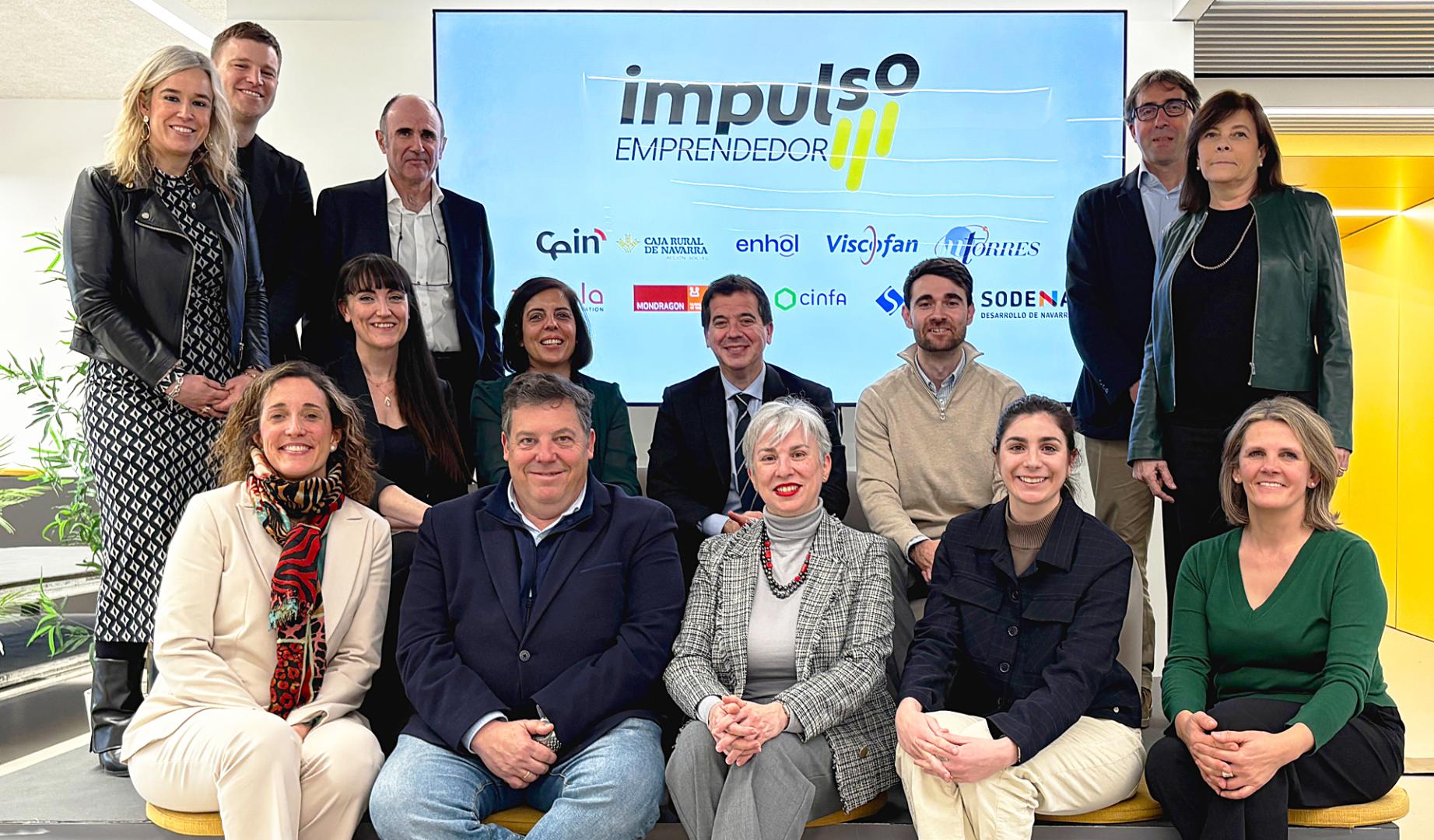 Foto de familia durante la presentación de la XIV edición de "Impulso Emprendedor"