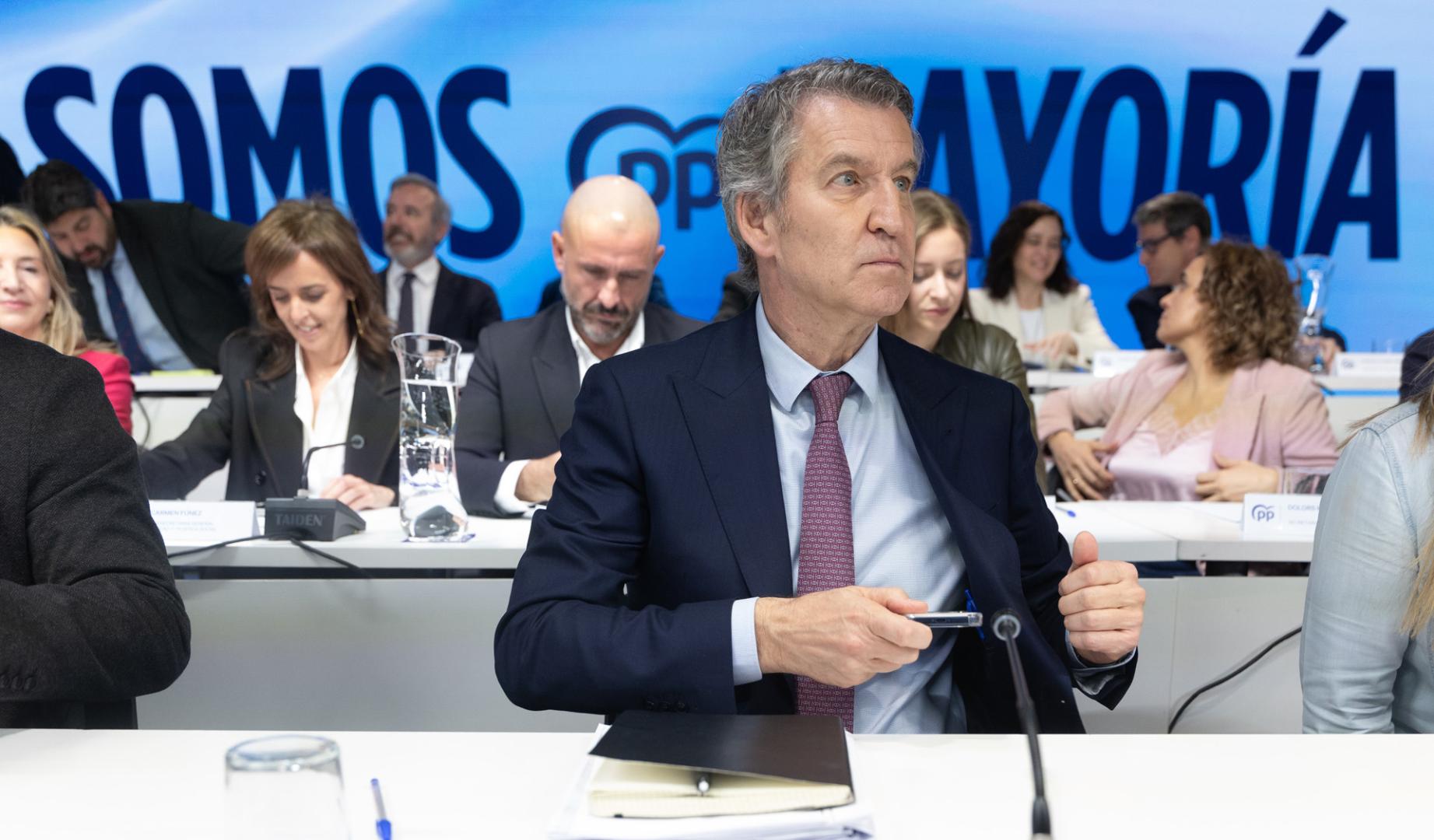 El presidente del Partido Popular, Alberto Núñez Feijóo, a su llegada a la reunión de la Junta Directiva Nacional del partido en la sede del PP, este lunes