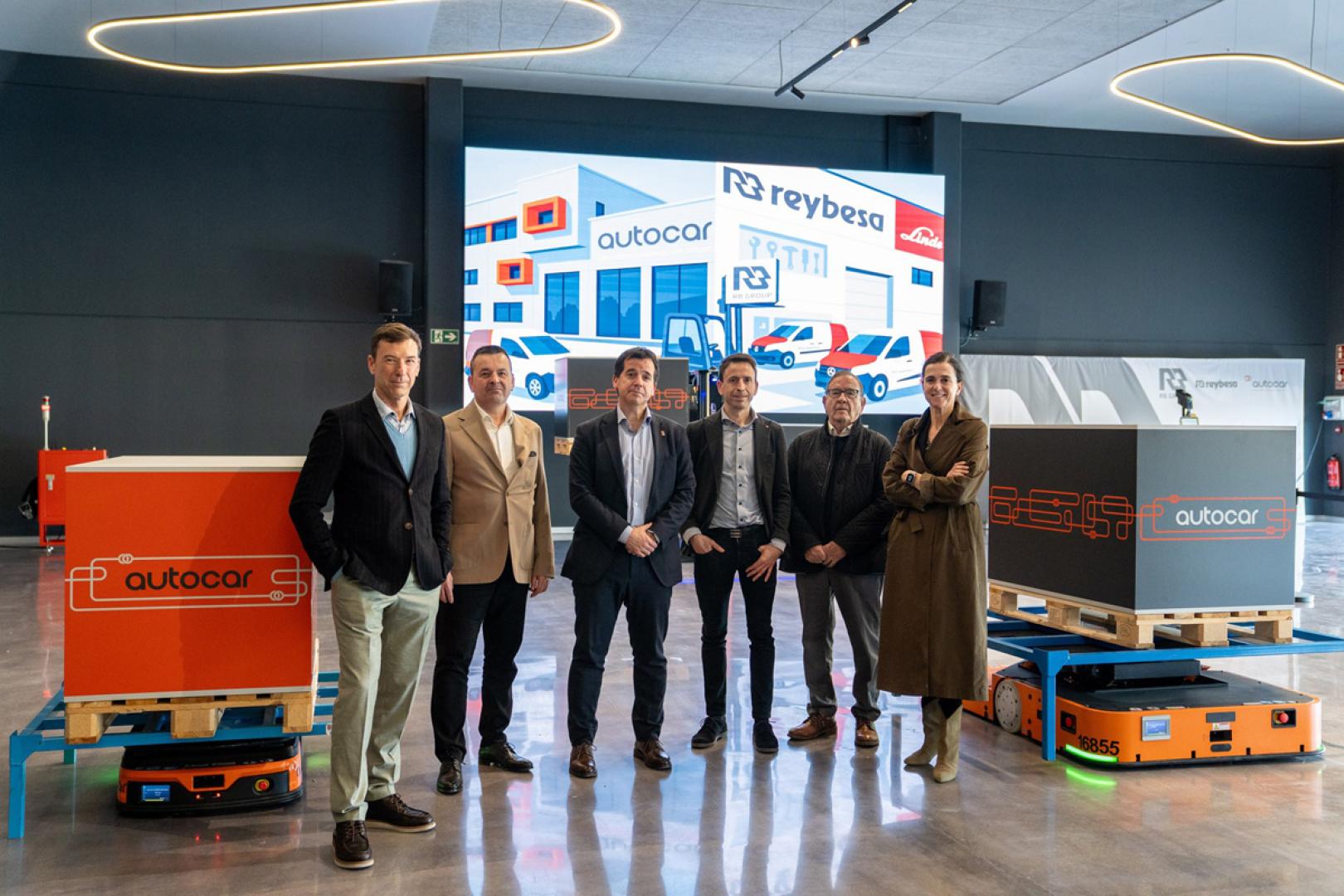 El consejero Mikel Irujo ha visitado las instalaciones de Autocar, la filial de automatización del Grupo Reybesa, situada en el polígono de Arazuri-Orkoien