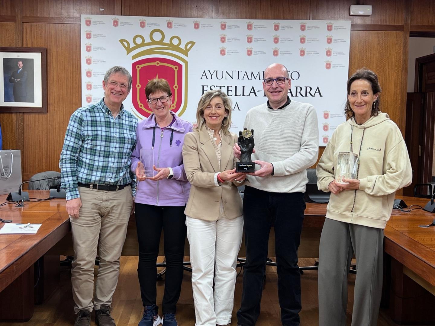 Desde la izquierda, Alberto Araiz, Cristina Pinillos, Marta Azcona, Javier Riezu y Marta Puente.