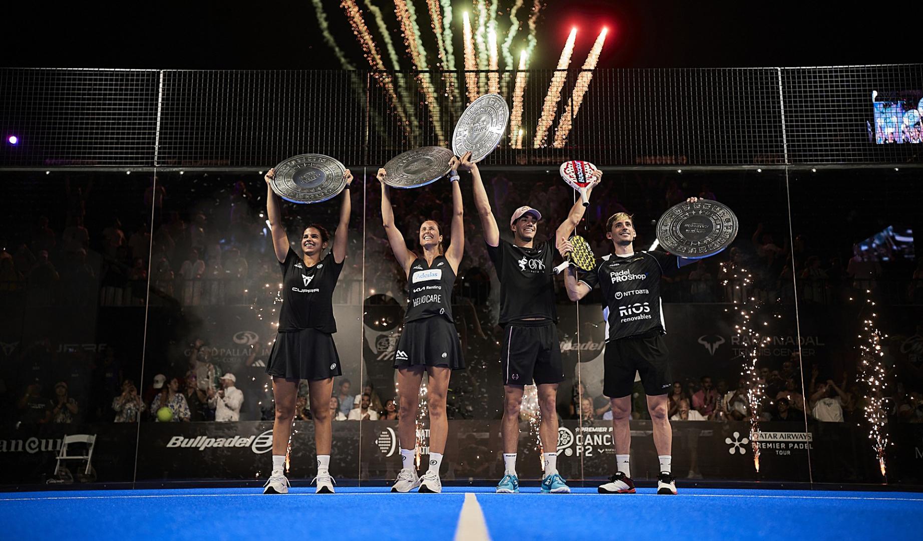 Las duplas ganadoras en Cancún la pasada temporada. De izda. a dcha., Delfi Brea, Gemma Triay, Juan Lebron y Franco Stupaczuk