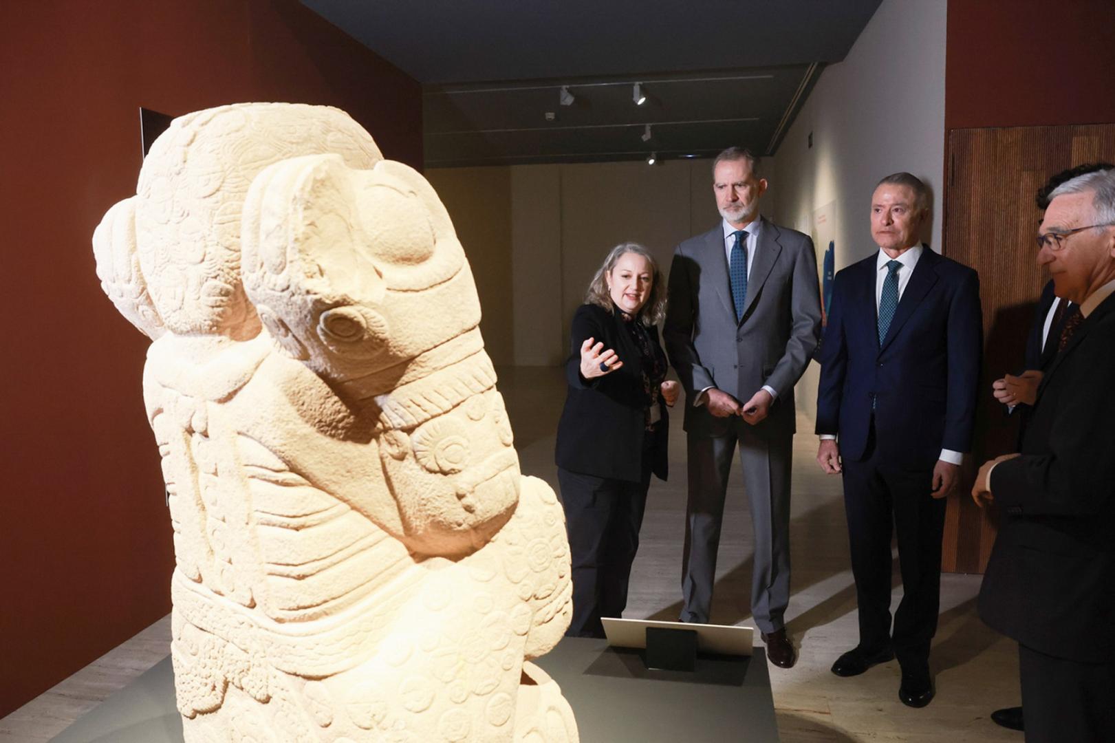 El Rey Felipe VI visita la exposición 'La mitad del mundo. La mujer en el México indígena' que se exhibe en el Museo Arqueológico Nacional (MAN), en Madrid.