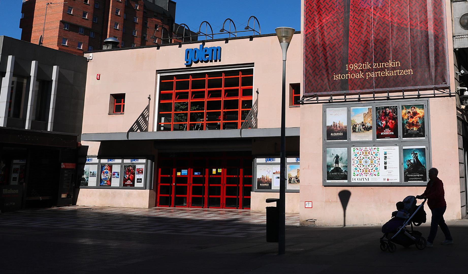 Exterior de Cines Bayona