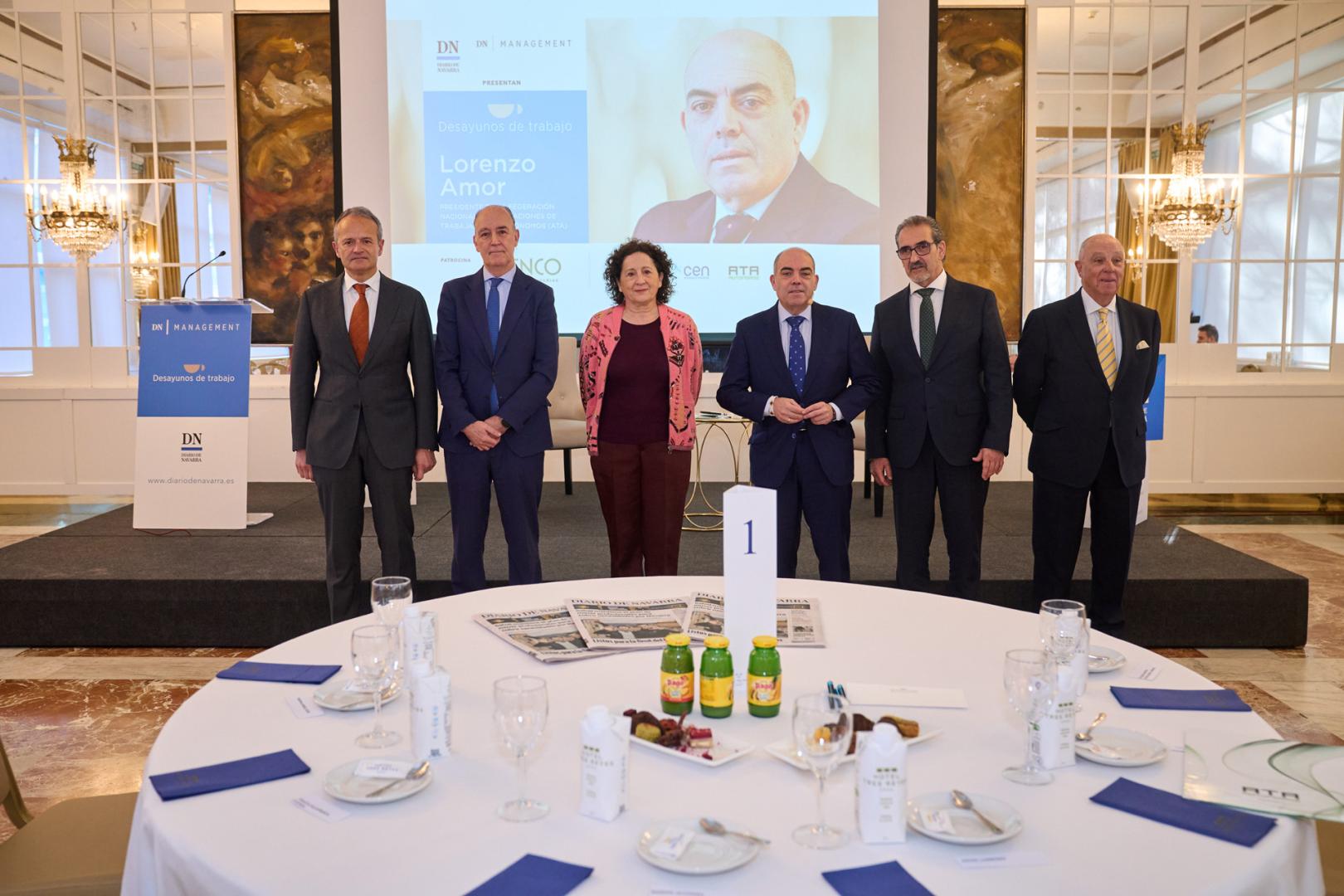 Manuel Piquer, presidente de CEN; Alfonso Bañón, presidente del consejo de administración del Grupo La Información; Carmen Maeztu, consejera de Derechos Sociales; Lorenzo Amor, presidente de ATA; Juan Carlos Equiza, presidente de ATA Navarra y Javier Taberna, presidente de Cámara Navarra de Comercio