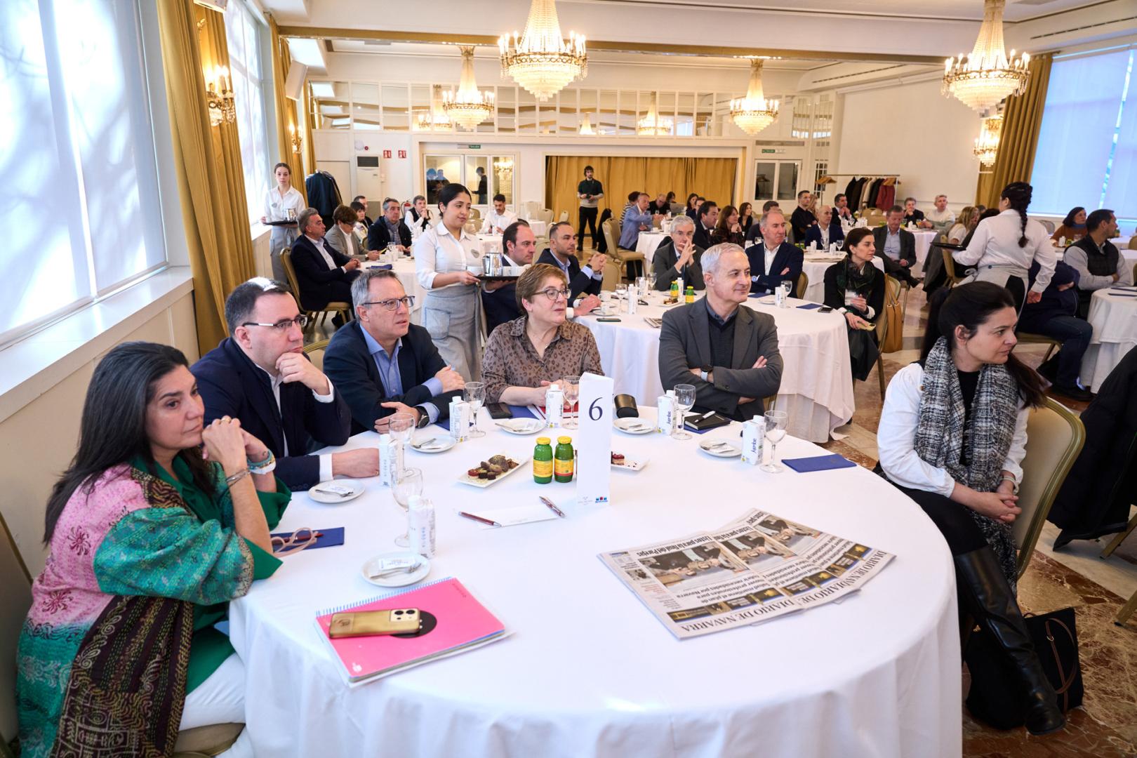 Nuria García León, Colegio Oficial de Gestores Administrativos de Navarra; Ignacio Orradre, secretario general de ANET; Luis Ursúa, ANTRV; Marisol Mendizábal, ANTRV; Ignacio Ezcurra, gerente de Tradisna y Nuria Salcedo, BENCO