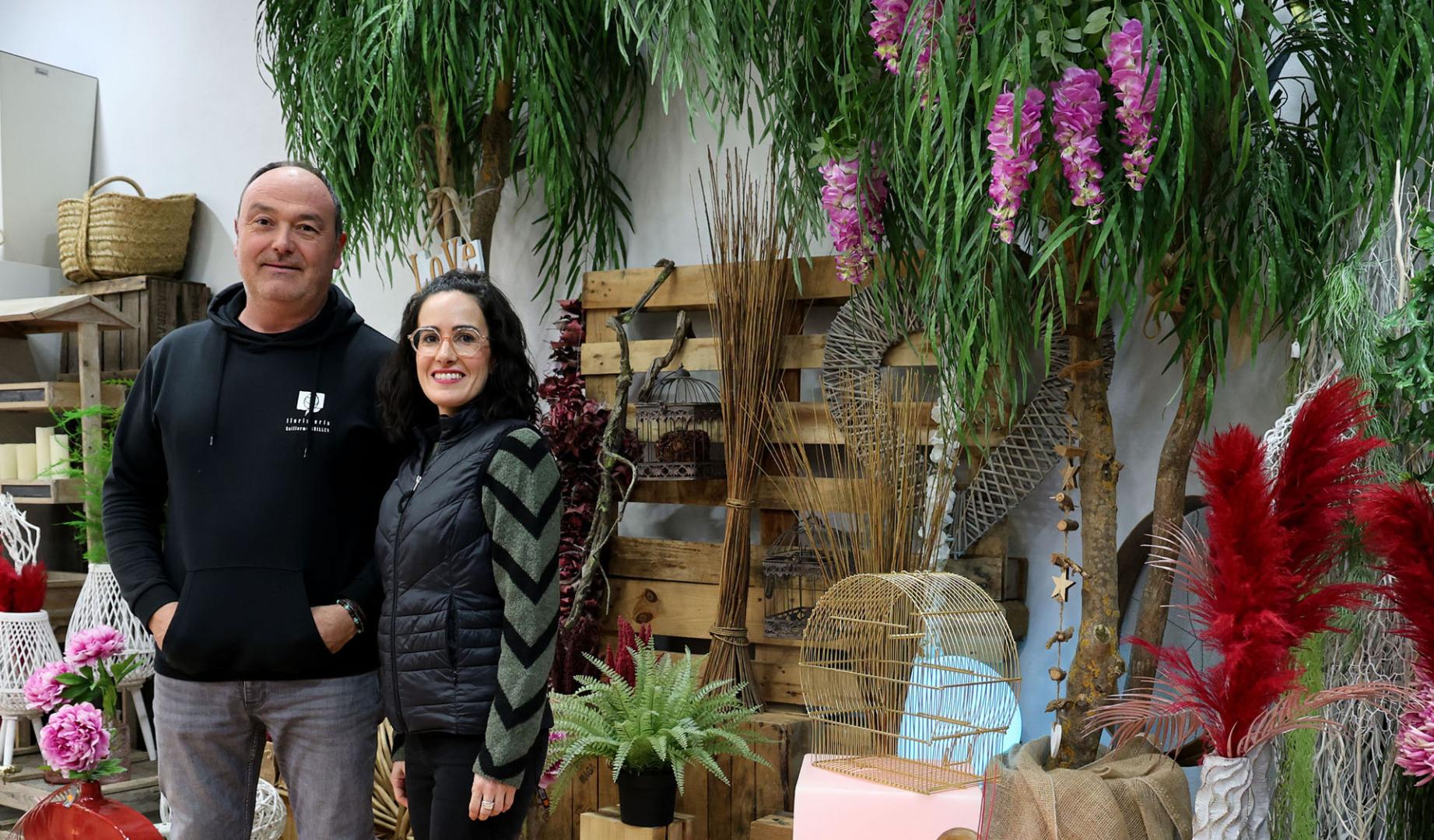 Guillermo Guillén y María Belloso en la floristería Guillermo Guillén de Tafalla
