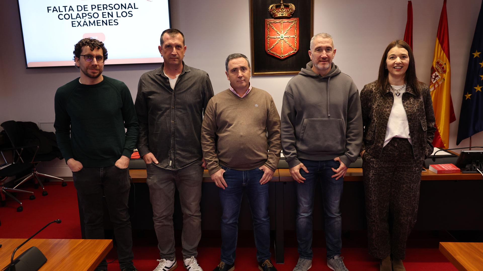 Representantes de la Asociación Navarra de Autoescuelas que han llevado su problemática al Parlamento este miércoles