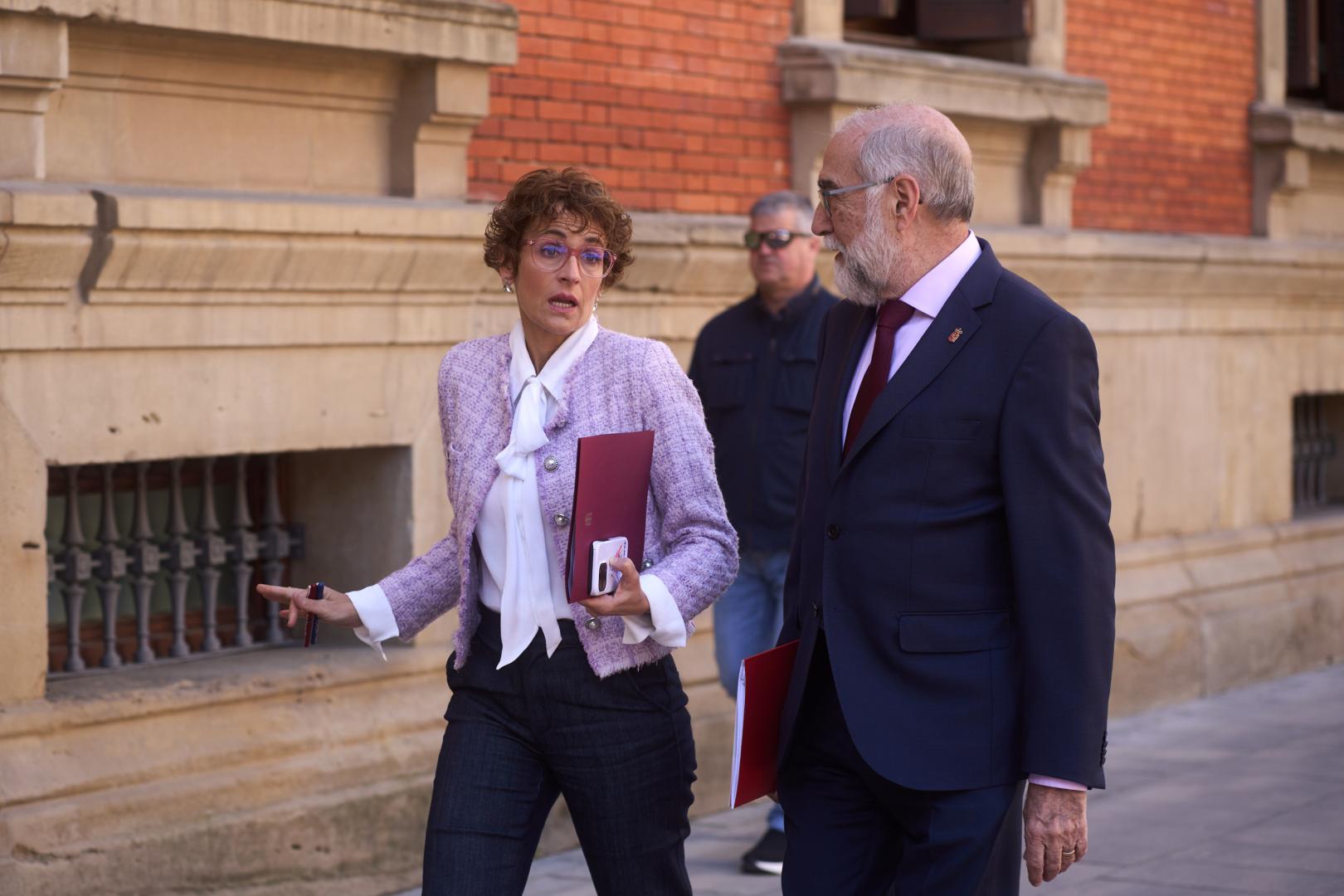 María Chivite junto al consejero de Salud, Fernando Domínguez.