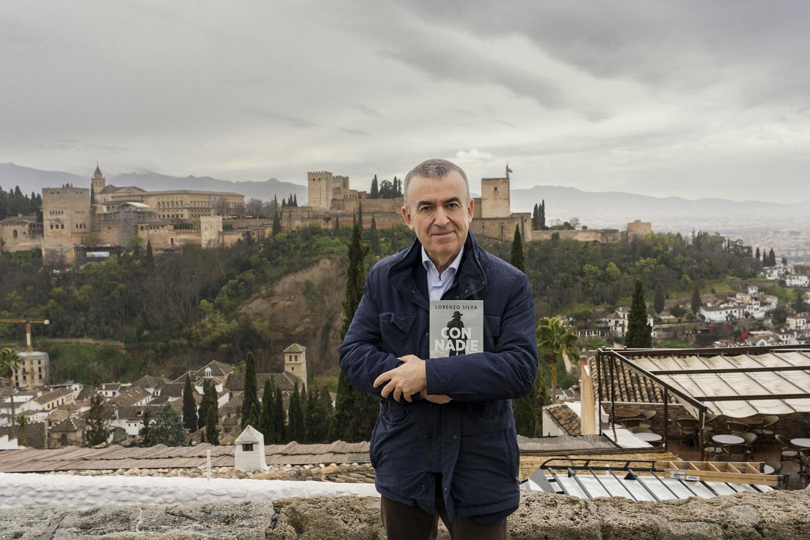 El escritor Lorenzo Silva presenta en Granada su nueva novela, 'Con nadie'