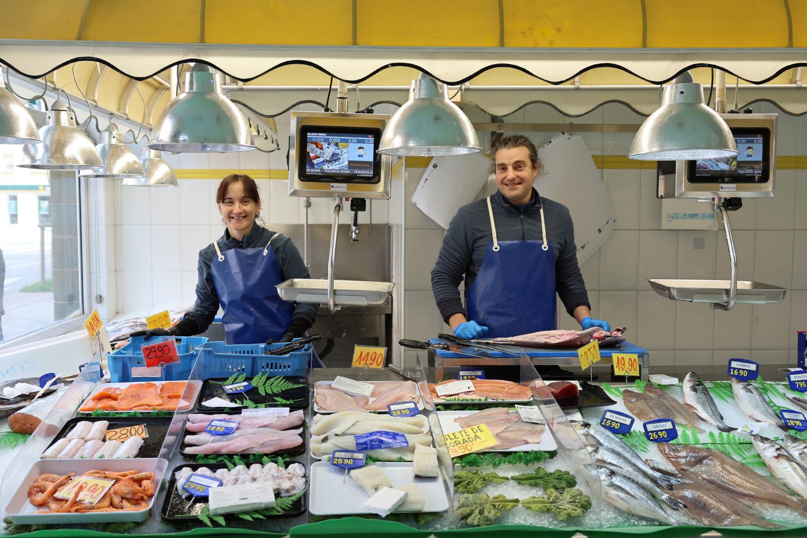 *A: JOSE CARLOS CORDOVILLA *F: 05-03-2026 *P: SARA CUBILLO SORIA Y JAVIER SADABA INDIANO *L: PAMPLONA *T: PESCADERIA SESMA DE LA AVENIDA MARCELO CELAYETA. REPORTAJE ESPECIAL COMERCIO. DESAFIOS DE NAVARRA