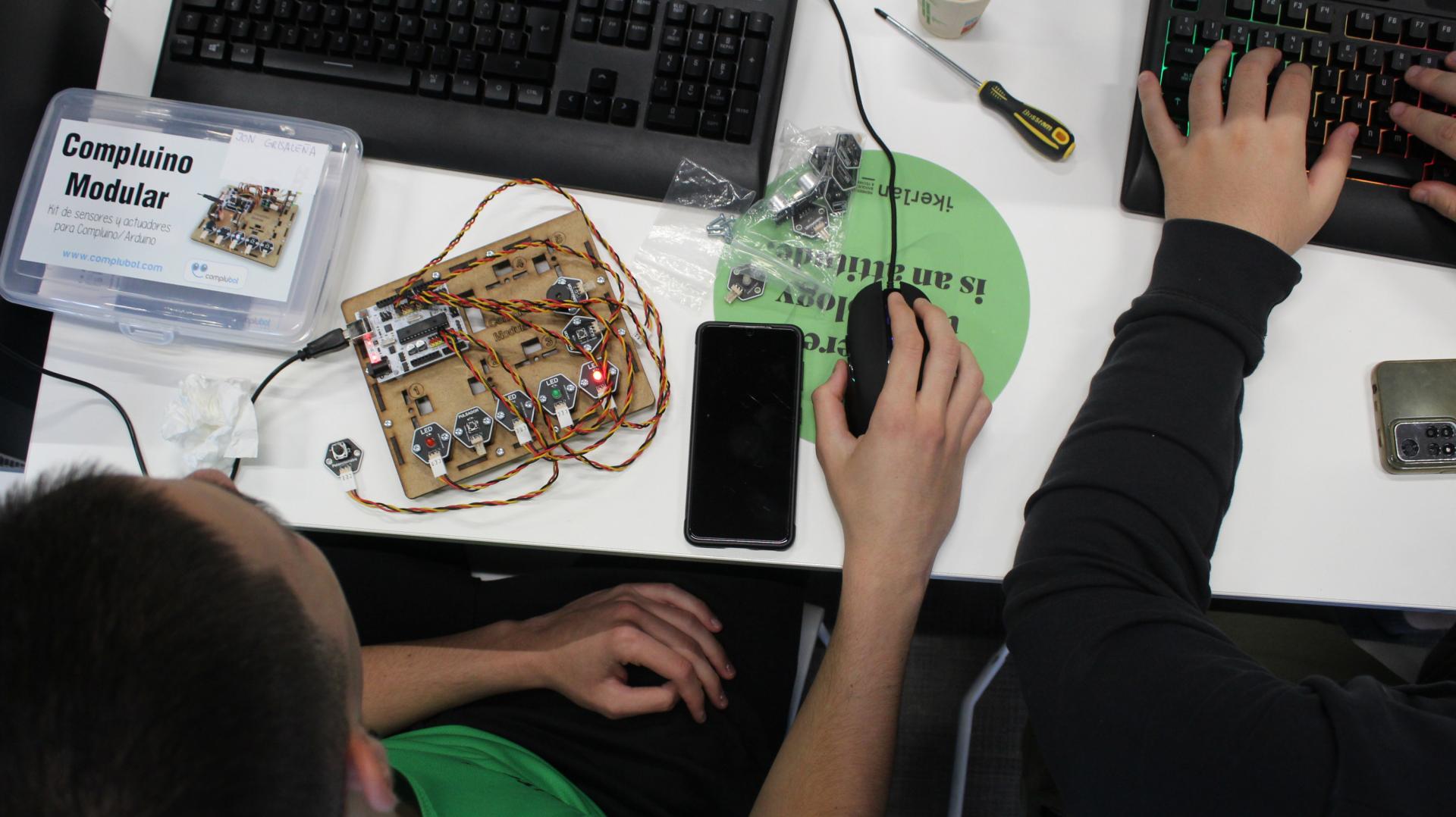 La Universidad de Vitoria-Gasteiz EUNEIZ imparte desde hace tres años el pionero Grado en Ciberseguridad