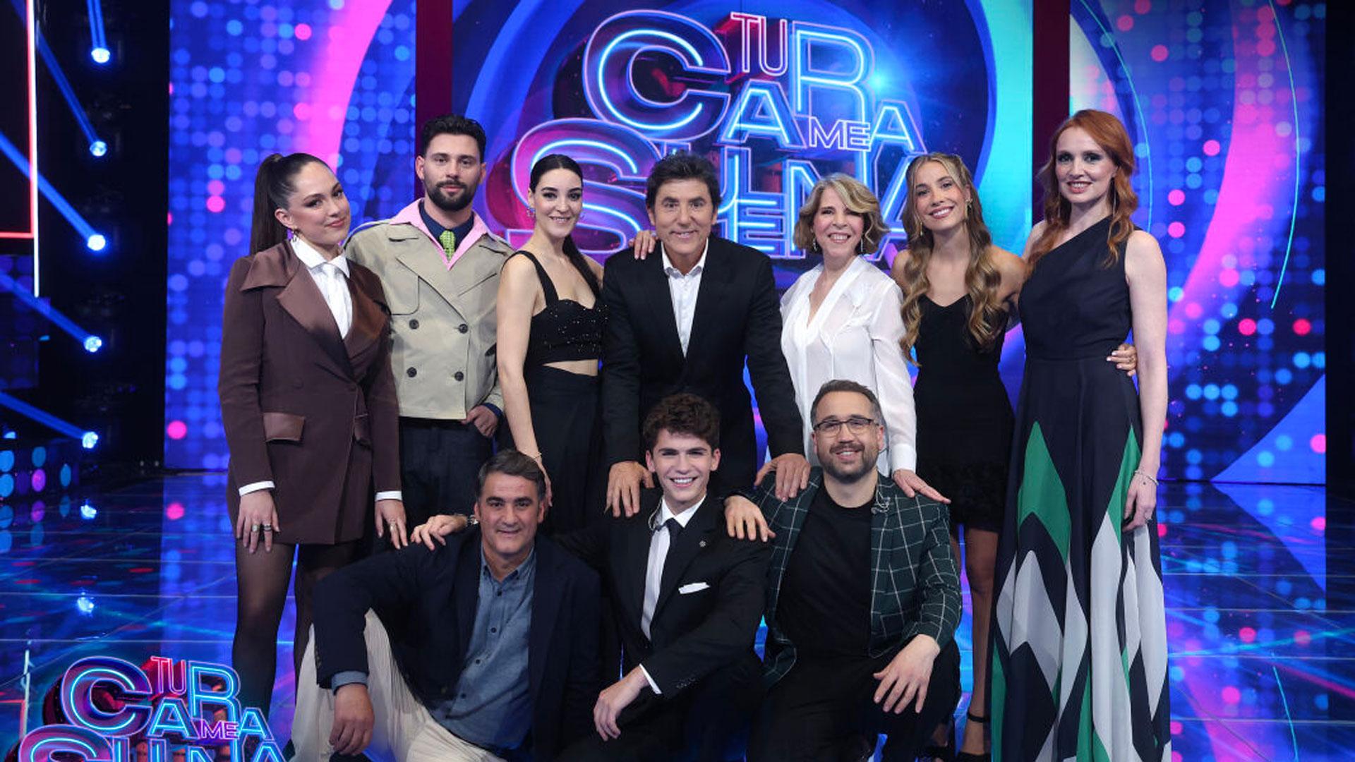 Manel Fuentes con los concursantes de la séptima edición de 'Tu cara me suena'