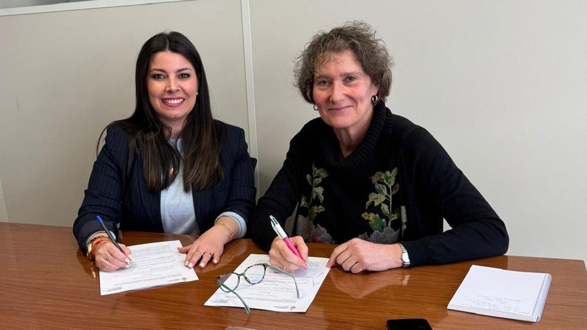 De izda a dcha: Xuriñe Peñas e Inés Francés