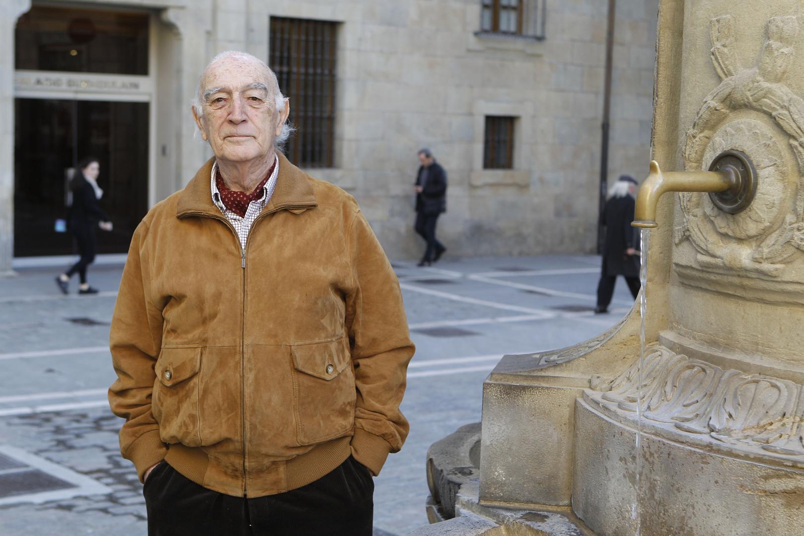 Alfonso Bañón Seijas, fotografiado en 2016 en la pamplonesa Plaza del Consejo