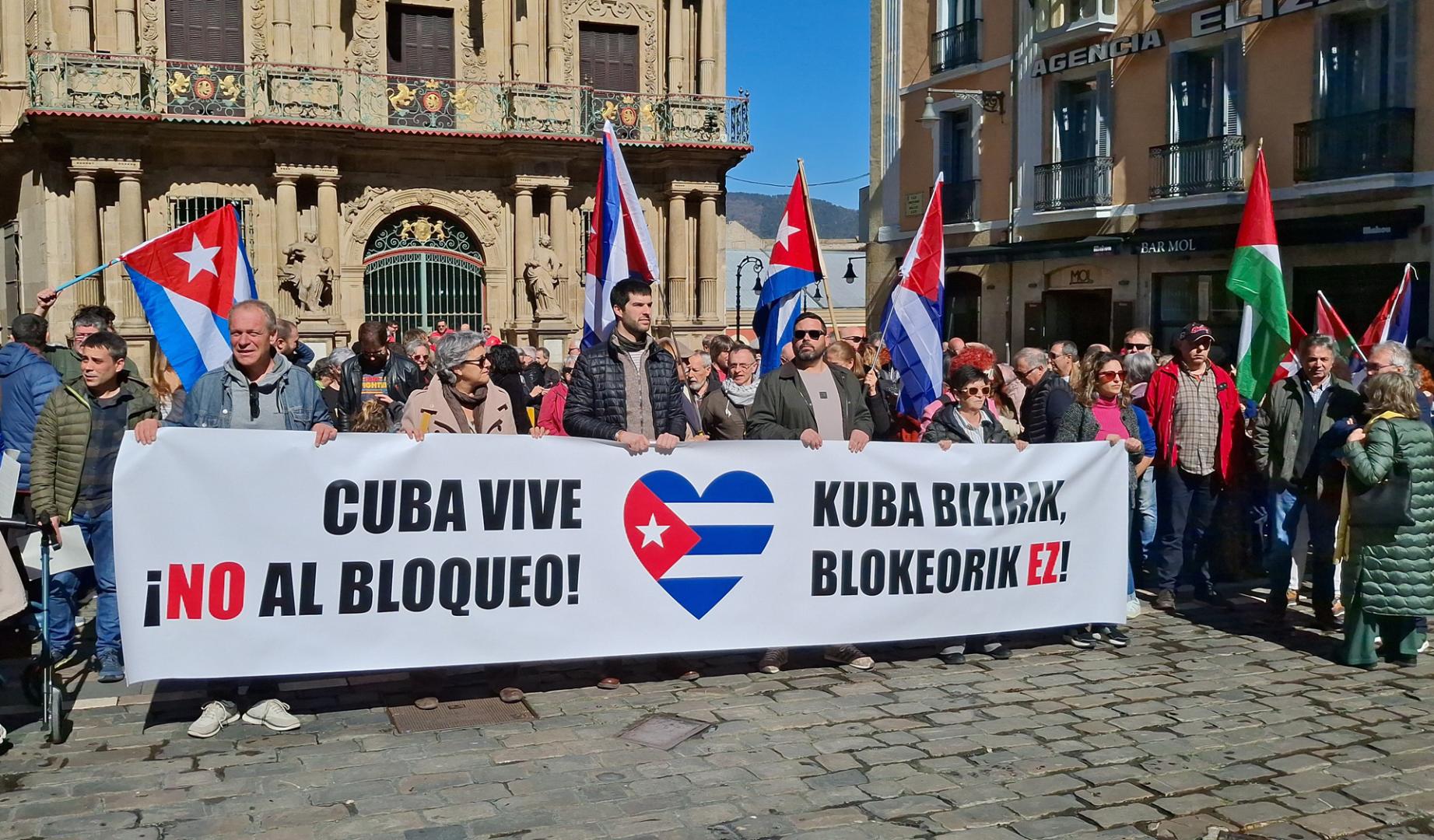 Concentración en Pamplona en apoyo al pueblo cubano