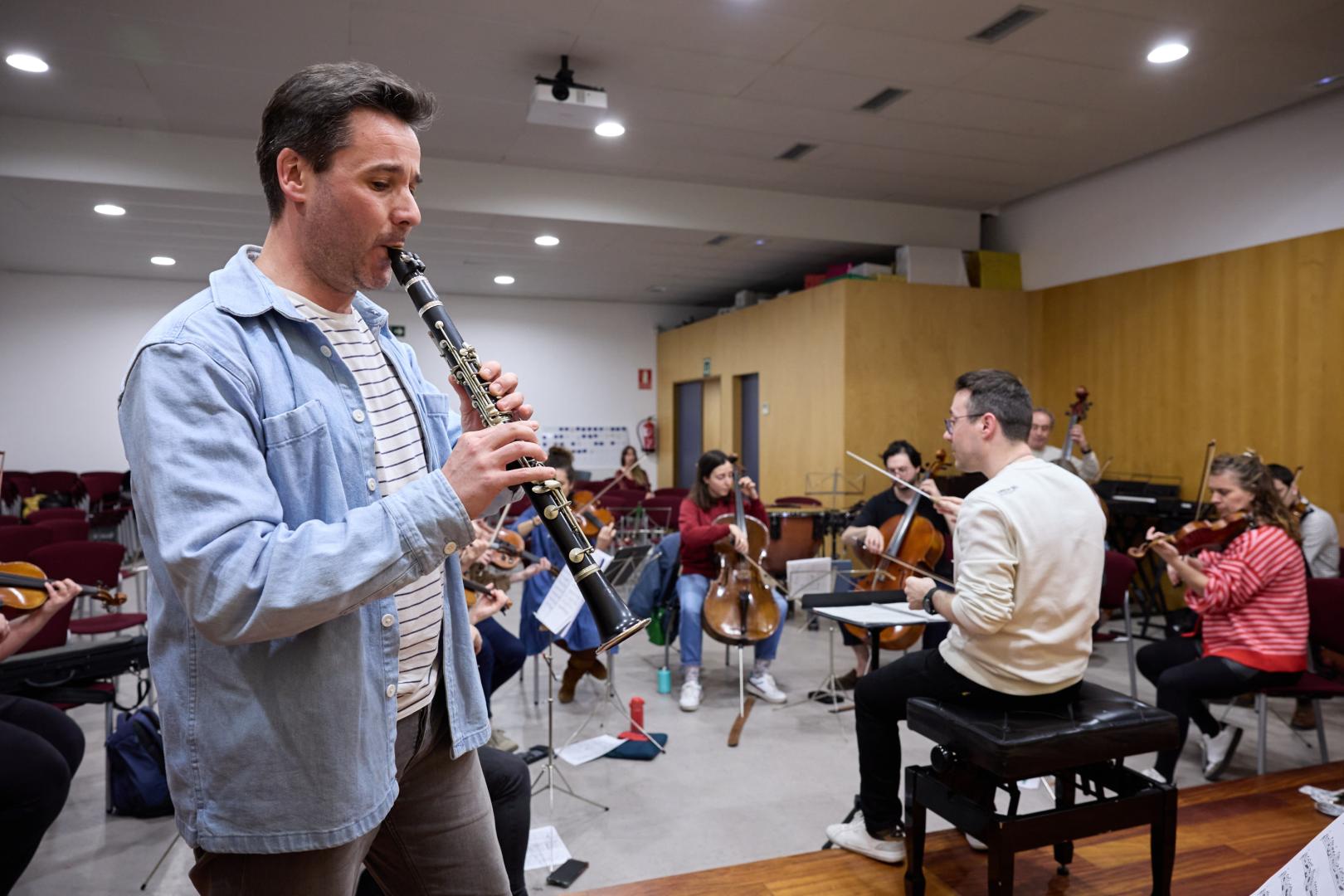 Álvaro Iborra, ensayando este sábado en la Escuela Municipal de Música del Valle de Egüés