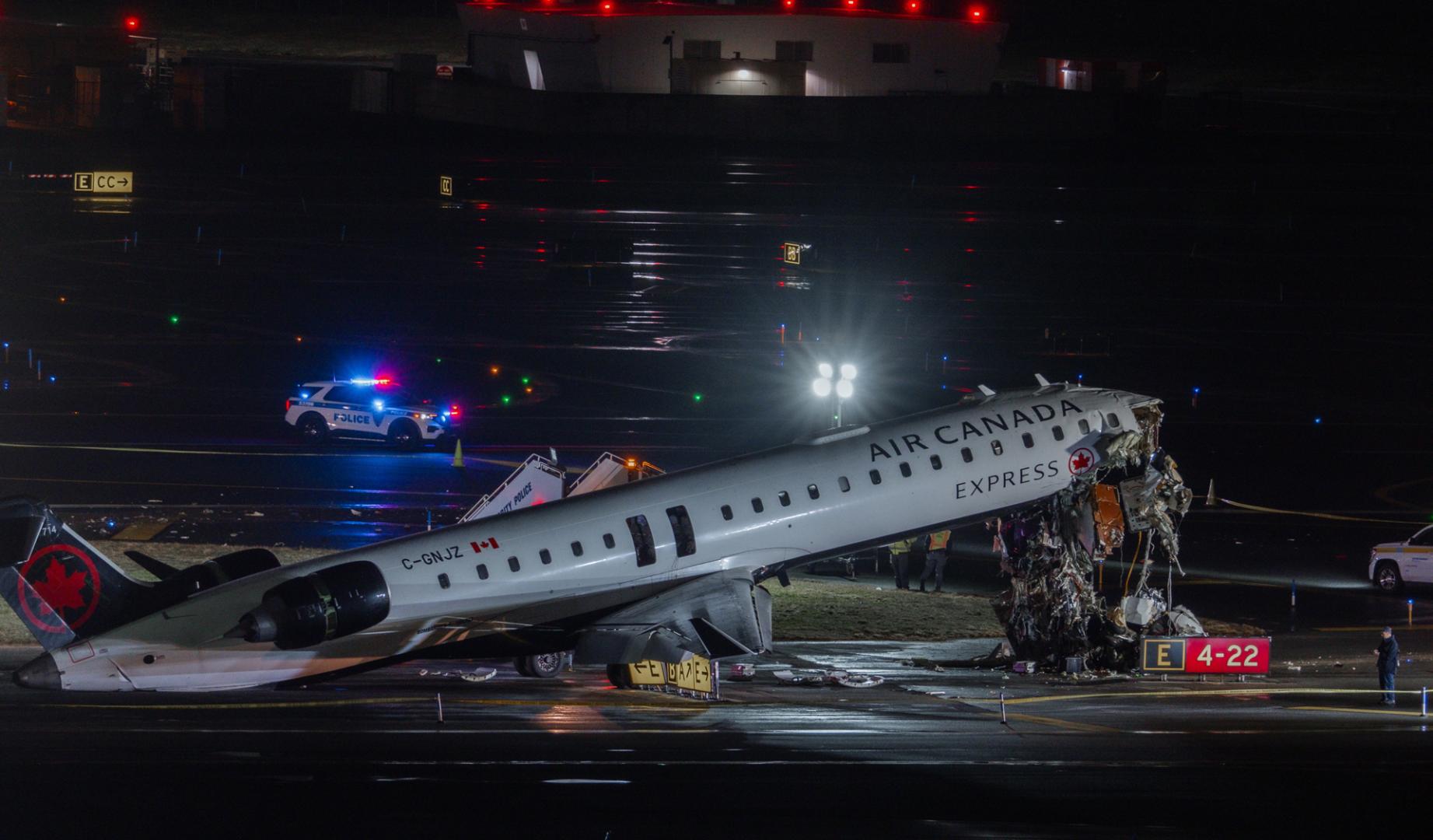 Un avión de Air Canada y un camión de bomberos chocan en el aeropuerto de LaGuardia en Nueva York