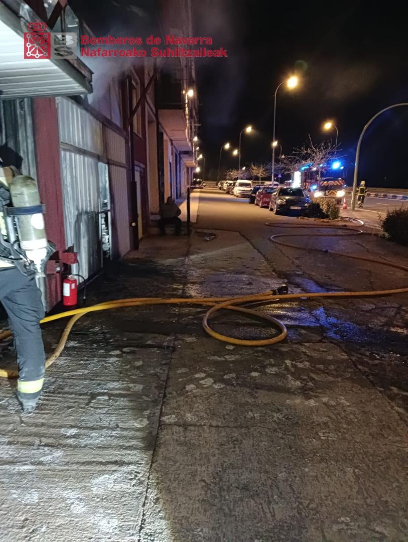 Bomberos extinguen un incendio en una bajera en Viana, sin heridos