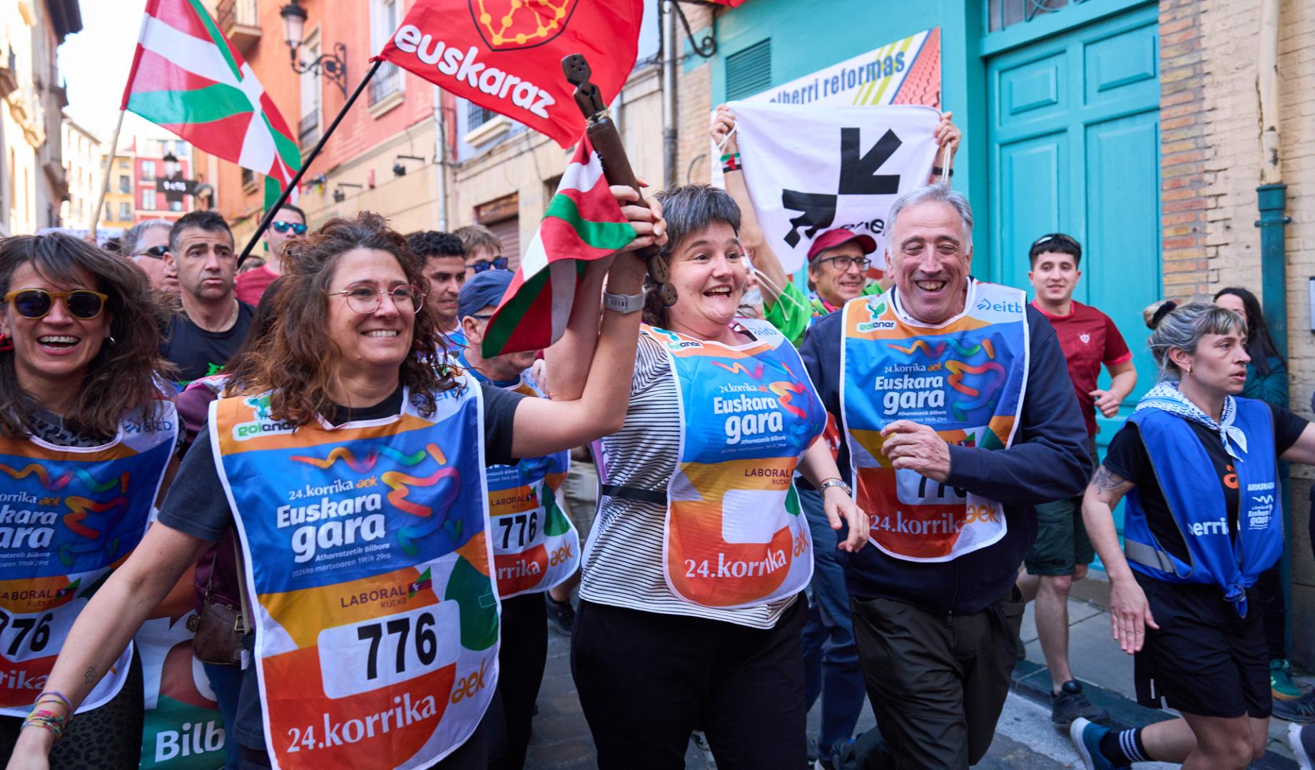 El alcalde de Pamplona, Joseba Asiron, este domingo en la Korrika