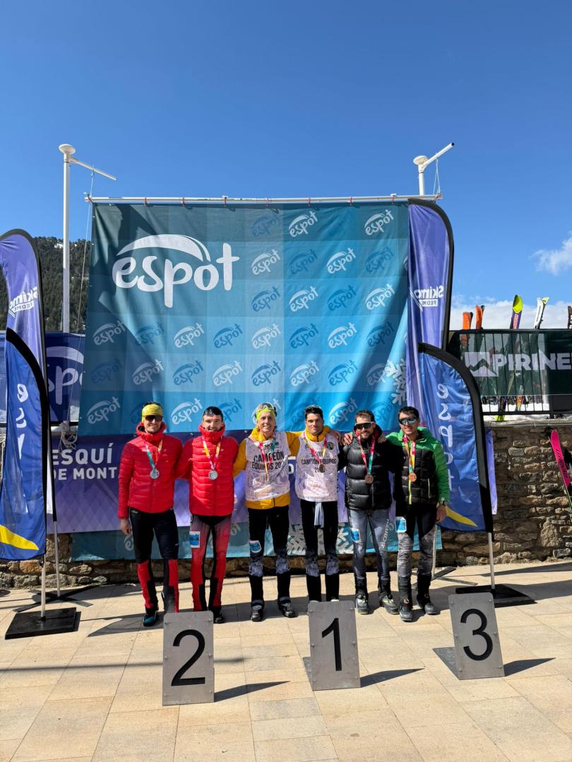Ander De Miguel y Asier Labairu, subcampeones de España, en el podio de Espot