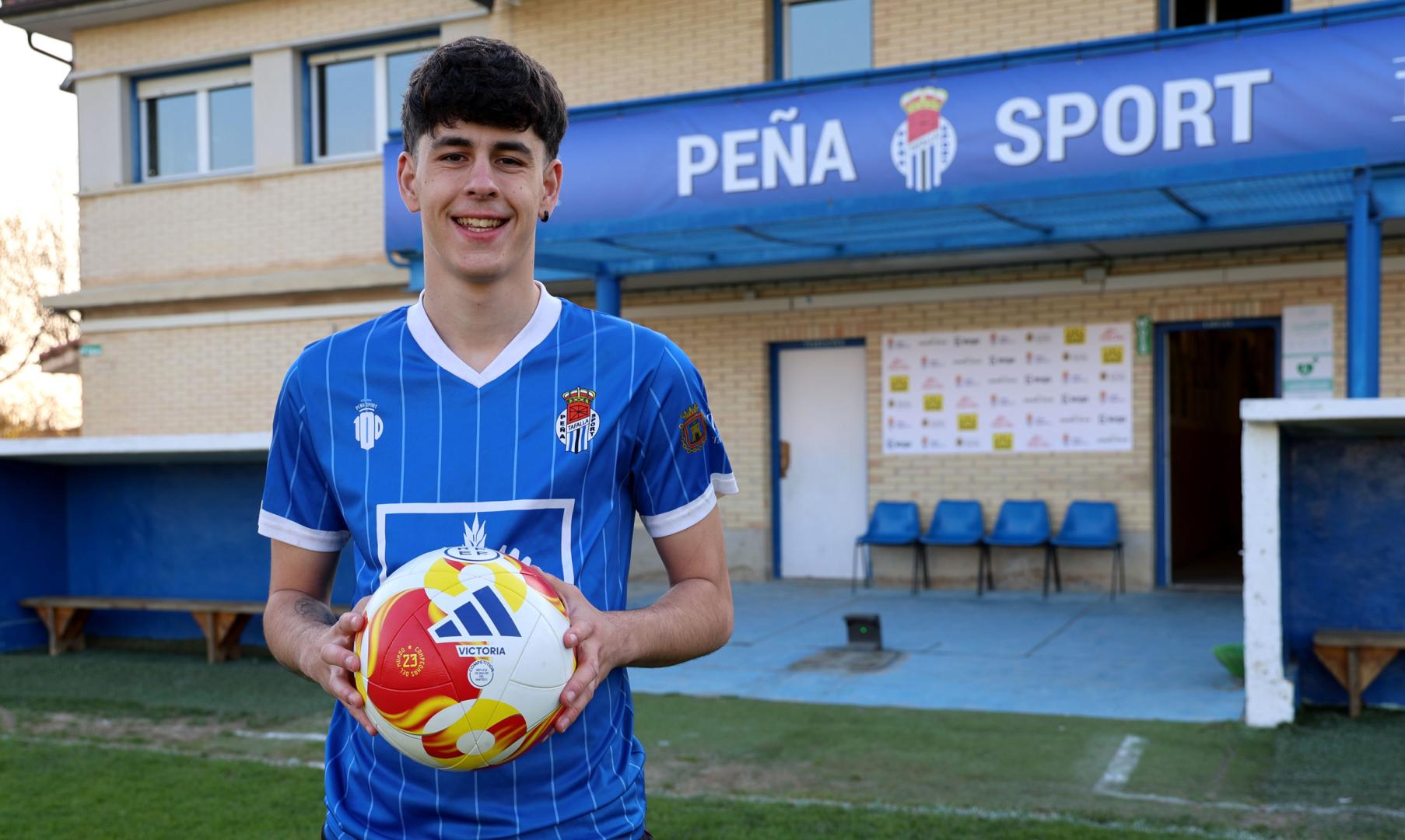 Ibai González, delantero de la Peña Sport, el pasado lunes por la tarde en el San Francisco de Tafalla