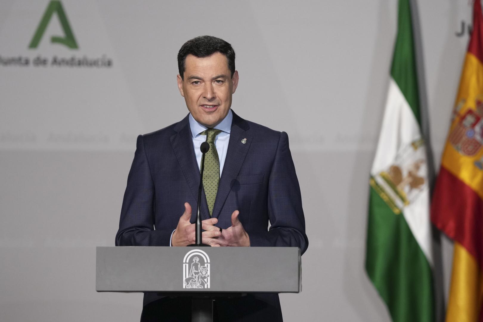 El presidente de la Junta de Andalucía, Juanma Moreno, ha anunciado este lunes su decisión de disolver el Parlamento de Andalucía y convocar elecciones autonómicas el domingo 17 de mayo