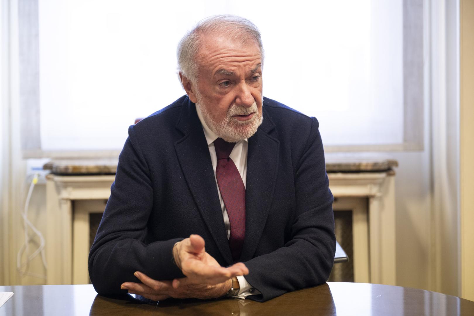 El exministro de Interior Jaime Mayor Oreja en la entrevista concedida a Diario de Navarra con motivo de la presentación de su libro 'Una verdad incómoda'